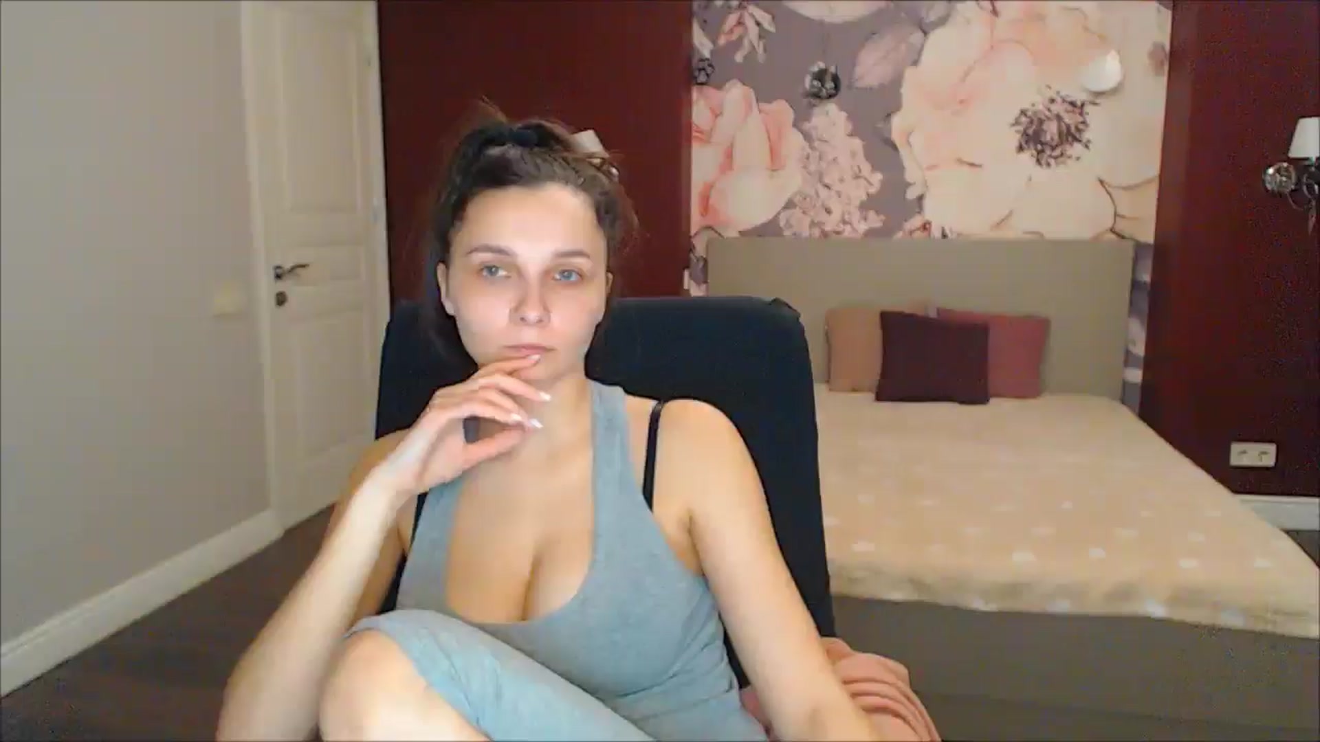Gallery image thumbnail from Karina_Mils's myfreecams stream on, 03/08/2025, 15:33 image 18 of 20