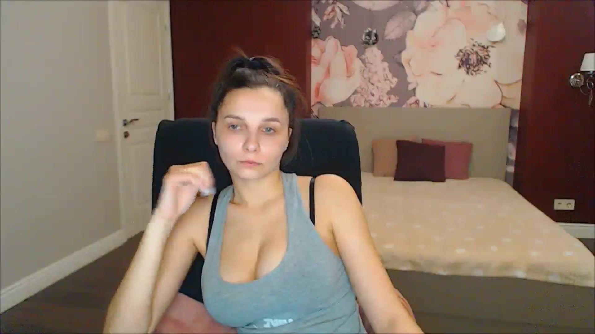 Gallery image thumbnail from Karina_Mils's myfreecams stream on, 03/08/2025, 15:33 image 9 of 20