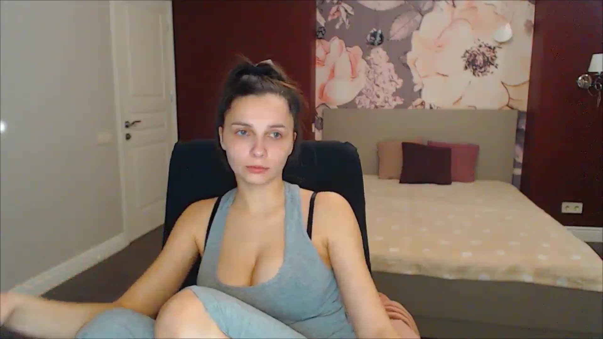 Gallery image thumbnail from Karina_Mils's myfreecams stream on, 03/08/2025, 15:33 image 2 of 20