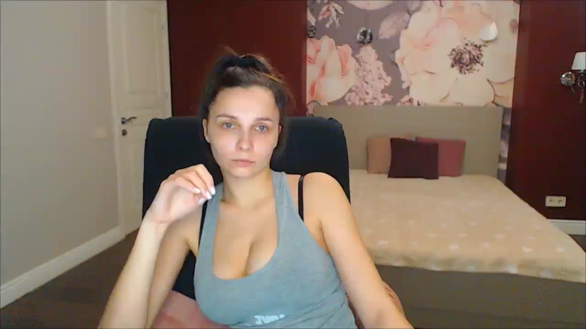 Gallery image thumbnail from Karina_Mils's myfreecams stream on, 03/08/2025, 15:33 image 11 of 20
