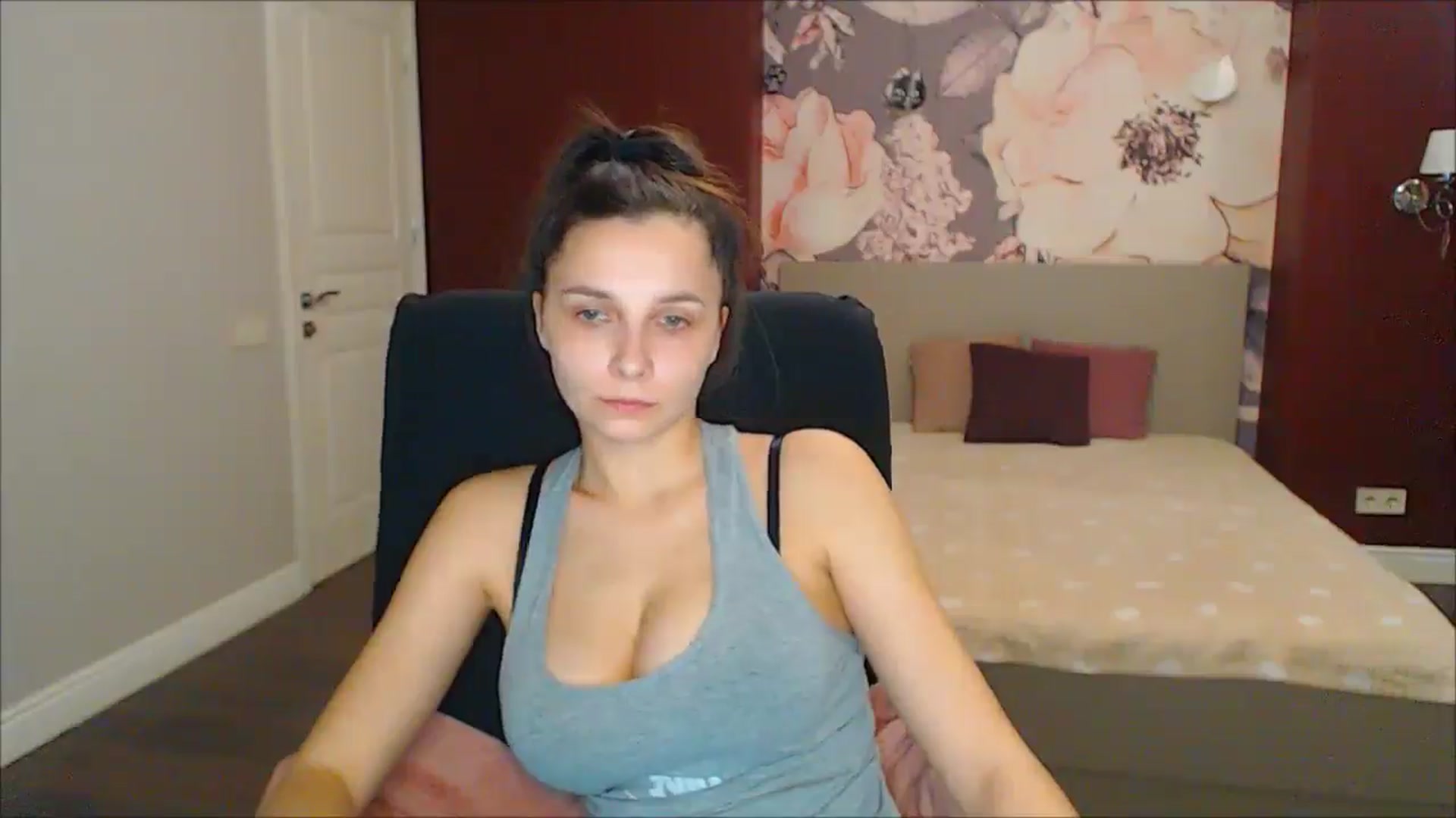 Gallery image thumbnail from Karina_Mils's myfreecams stream on, 03/08/2025, 15:33 image 8 of 20