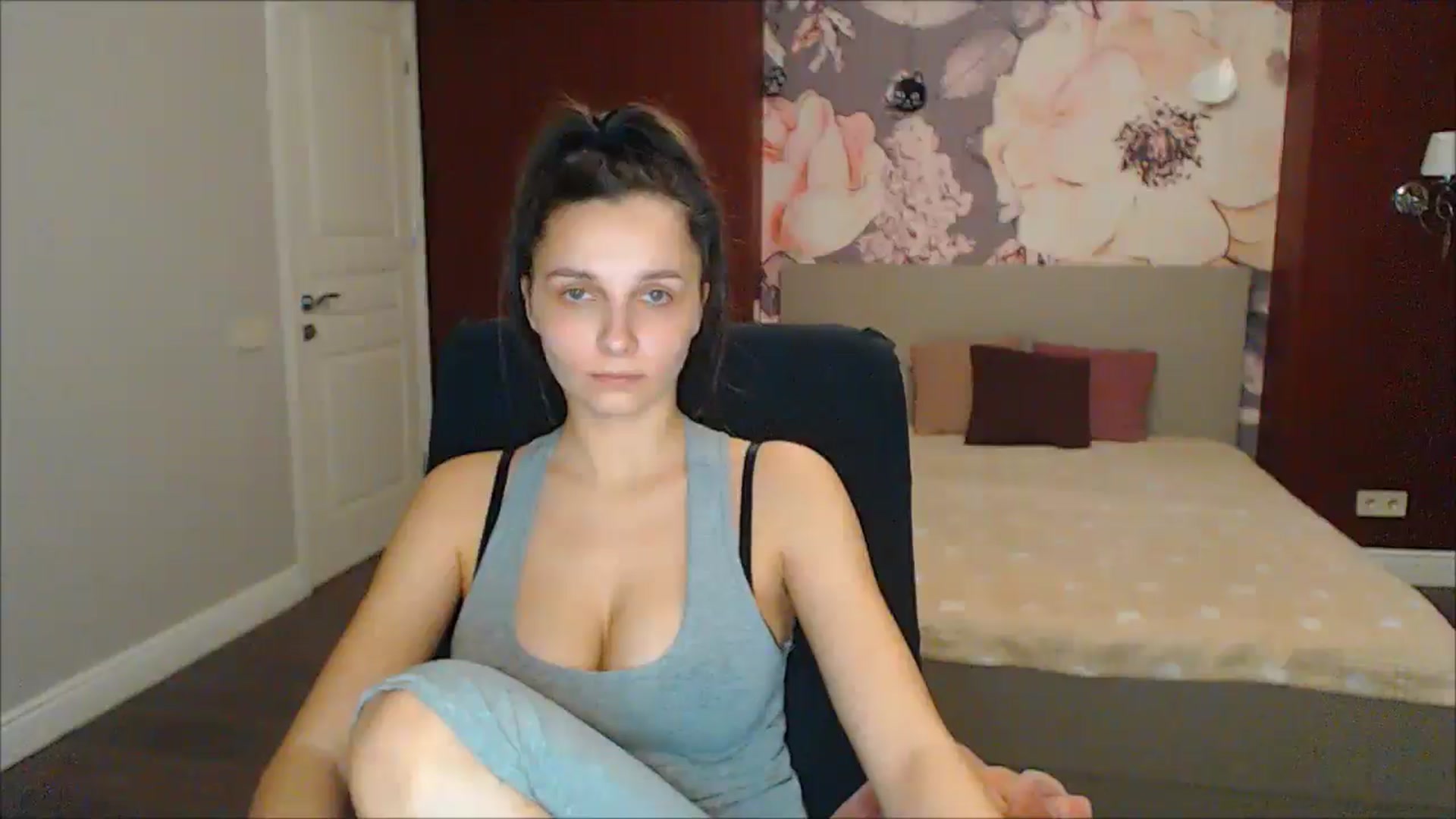 Gallery image thumbnail from Karina_Mils's myfreecams stream on, 03/08/2025, 16:32 image 13 of 20