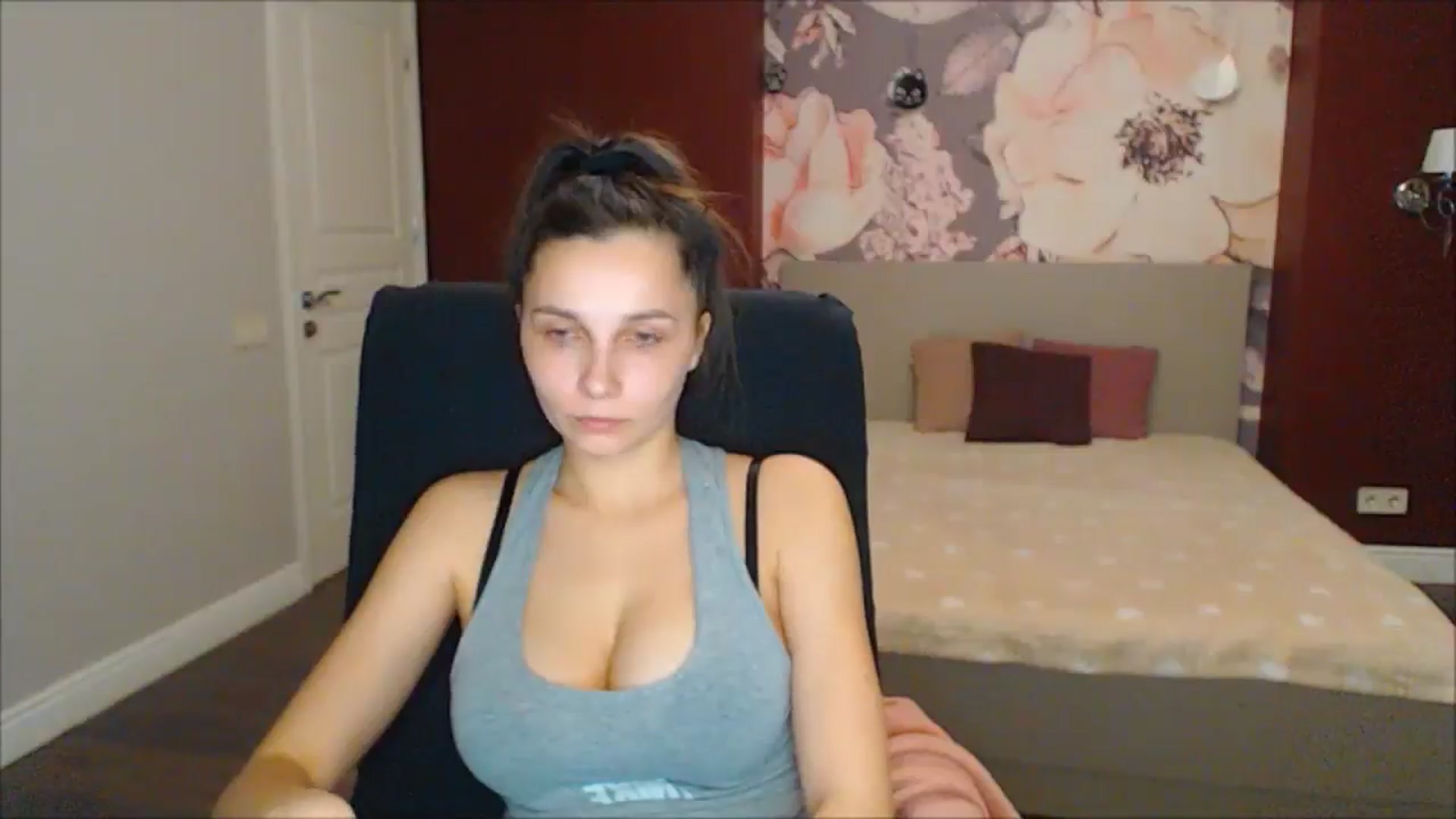 Gallery image thumbnail from Karina_Mils's myfreecams stream on, 03/08/2025, 16:32 image 5 of 20