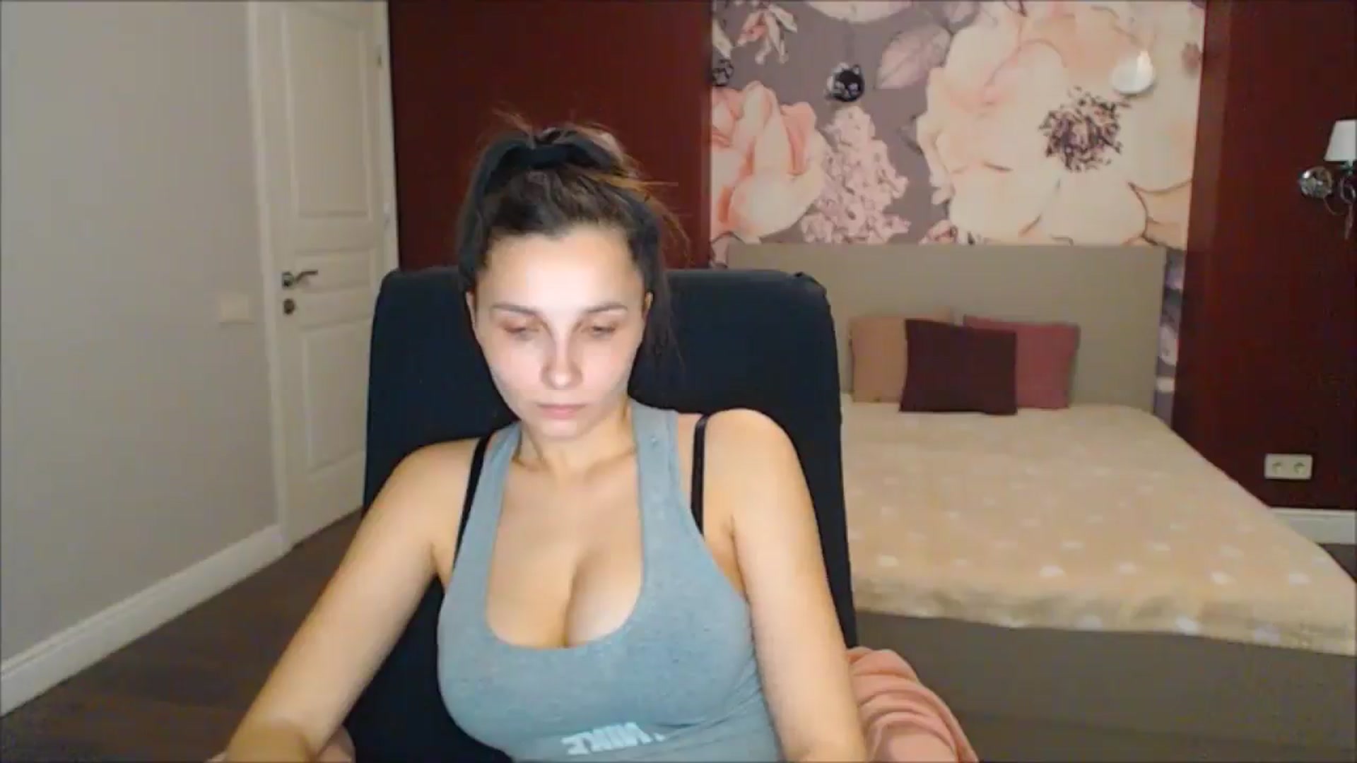 Gallery image thumbnail from Karina_Mils's myfreecams stream on, 03/08/2025, 16:32 image 2 of 20