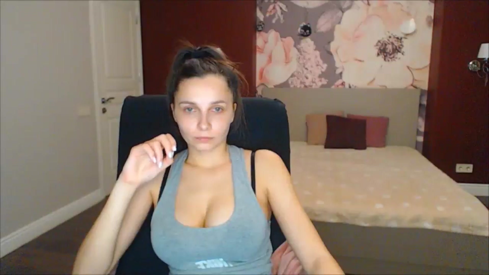 Gallery image thumbnail from Karina_Mils's myfreecams stream on, 03/08/2025, 16:32 image 4 of 20