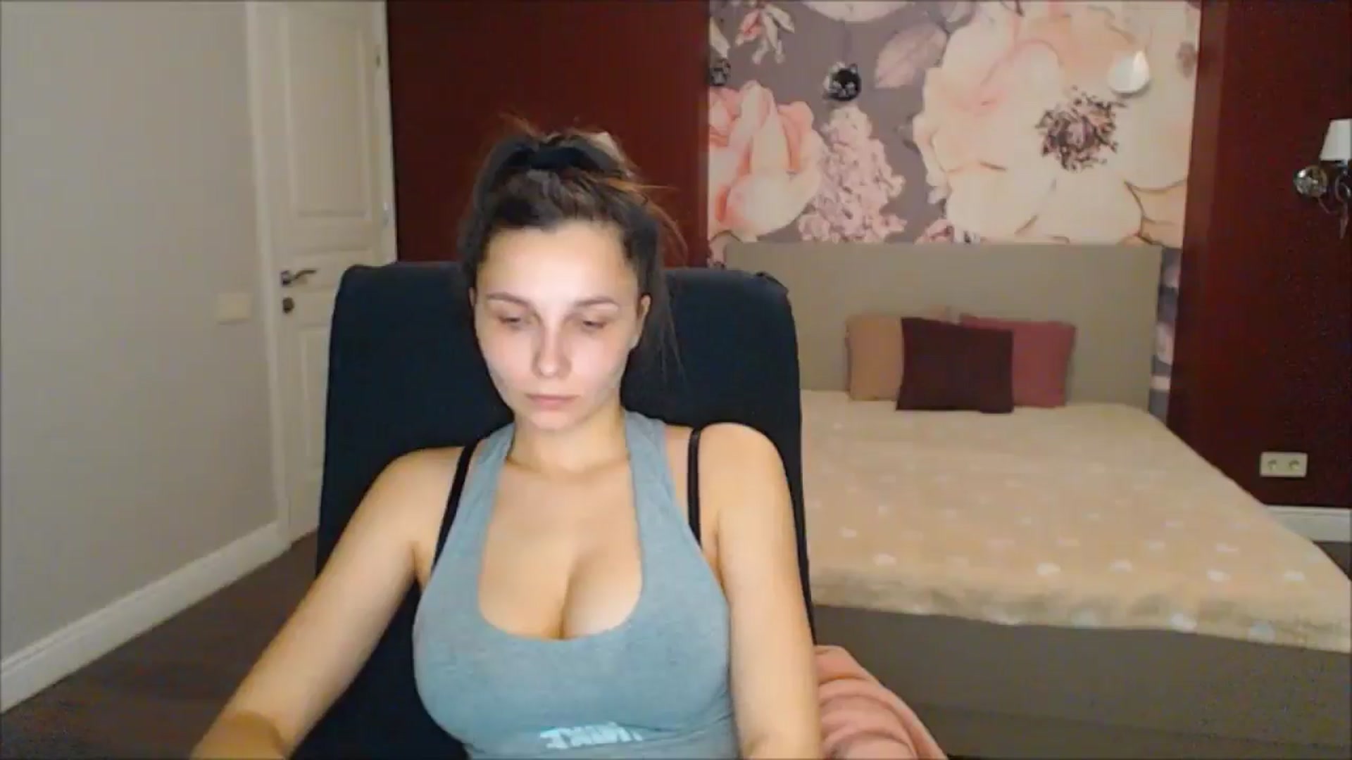 Gallery image thumbnail from Karina_Mils's myfreecams stream on, 03/08/2025, 16:32 image 6 of 20