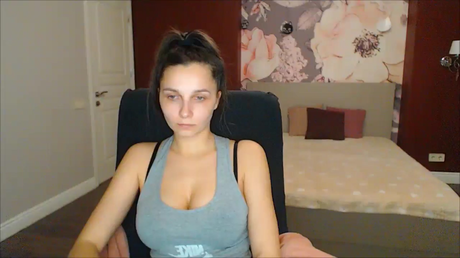 Gallery image thumbnail from Karina_Mils's myfreecams stream on, 03/08/2025, 16:32 image 12 of 20