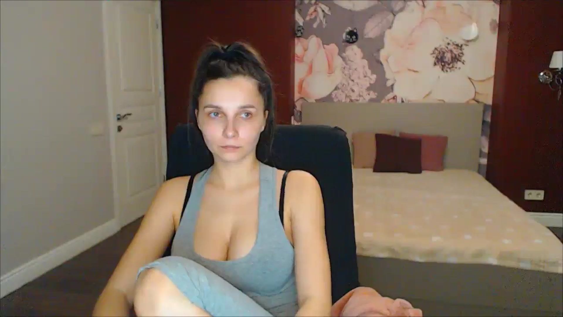 Gallery image thumbnail from Karina_Mils's myfreecams stream on, 03/08/2025, 16:32 image 15 of 20