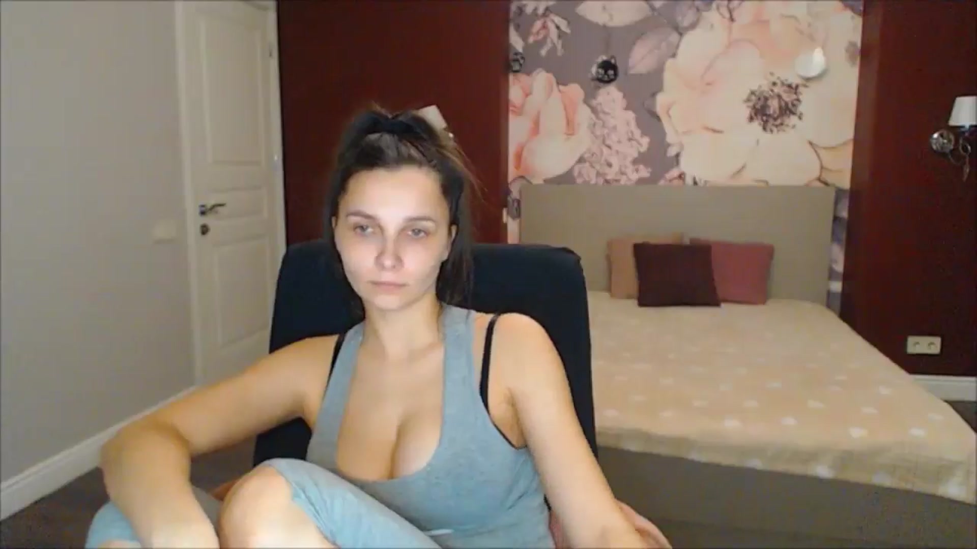 Gallery image thumbnail from Karina_Mils's myfreecams stream on, 03/08/2025, 17:25 image 4 of 20