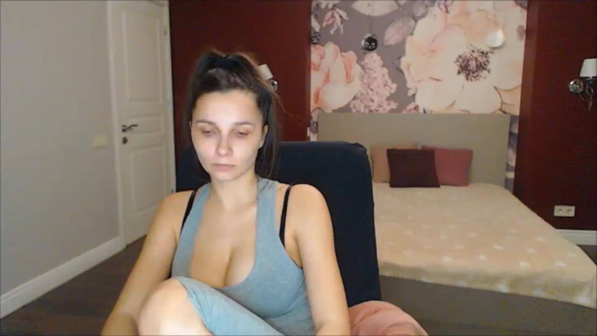 Gallery image thumbnail from Karina_Mils's myfreecams stream on, 03/08/2025, 17:25 image 18 of 20