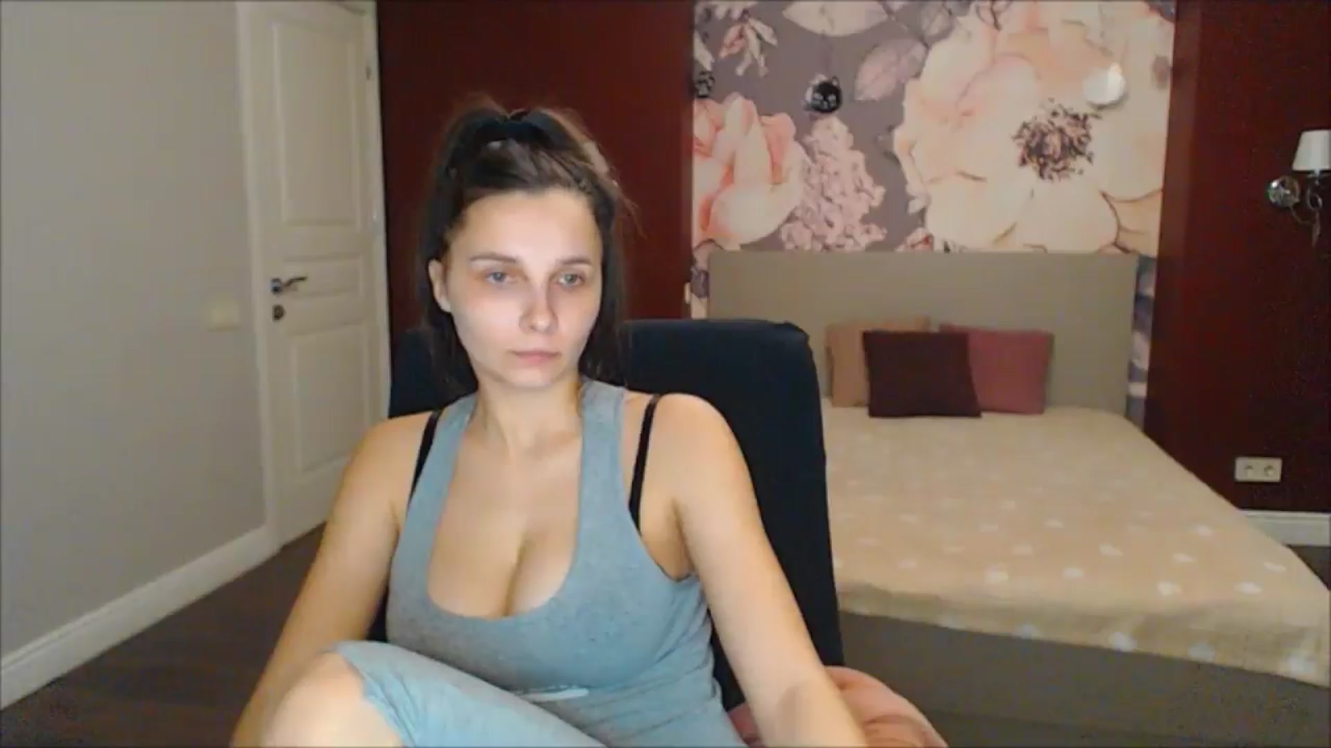 Gallery image thumbnail from Karina_Mils's myfreecams stream on, 03/08/2025, 17:25 image 12 of 20