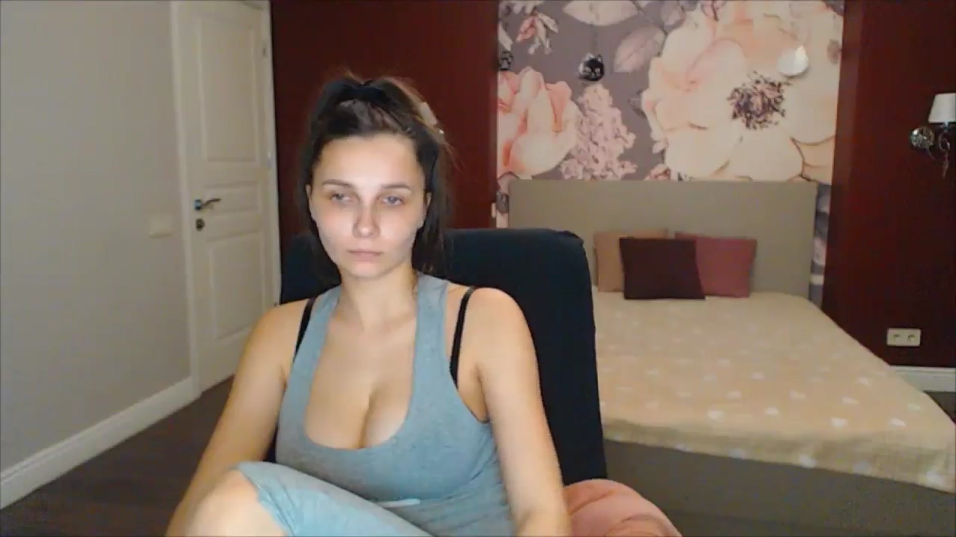 Gallery image thumbnail from Karina_Mils's myfreecams stream on, 03/08/2025, 17:25 image 14 of 20