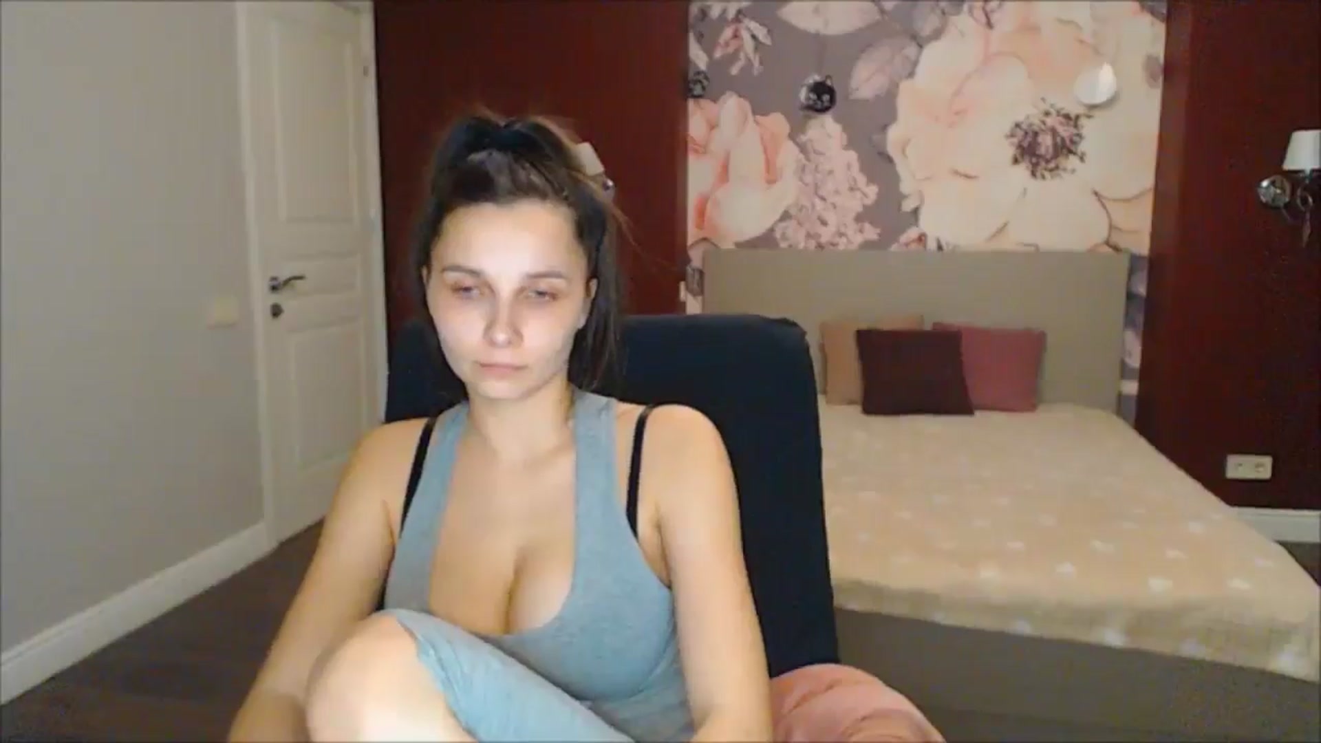 Gallery image thumbnail from Karina_Mils's myfreecams stream on, 03/08/2025, 17:25 image 15 of 20
