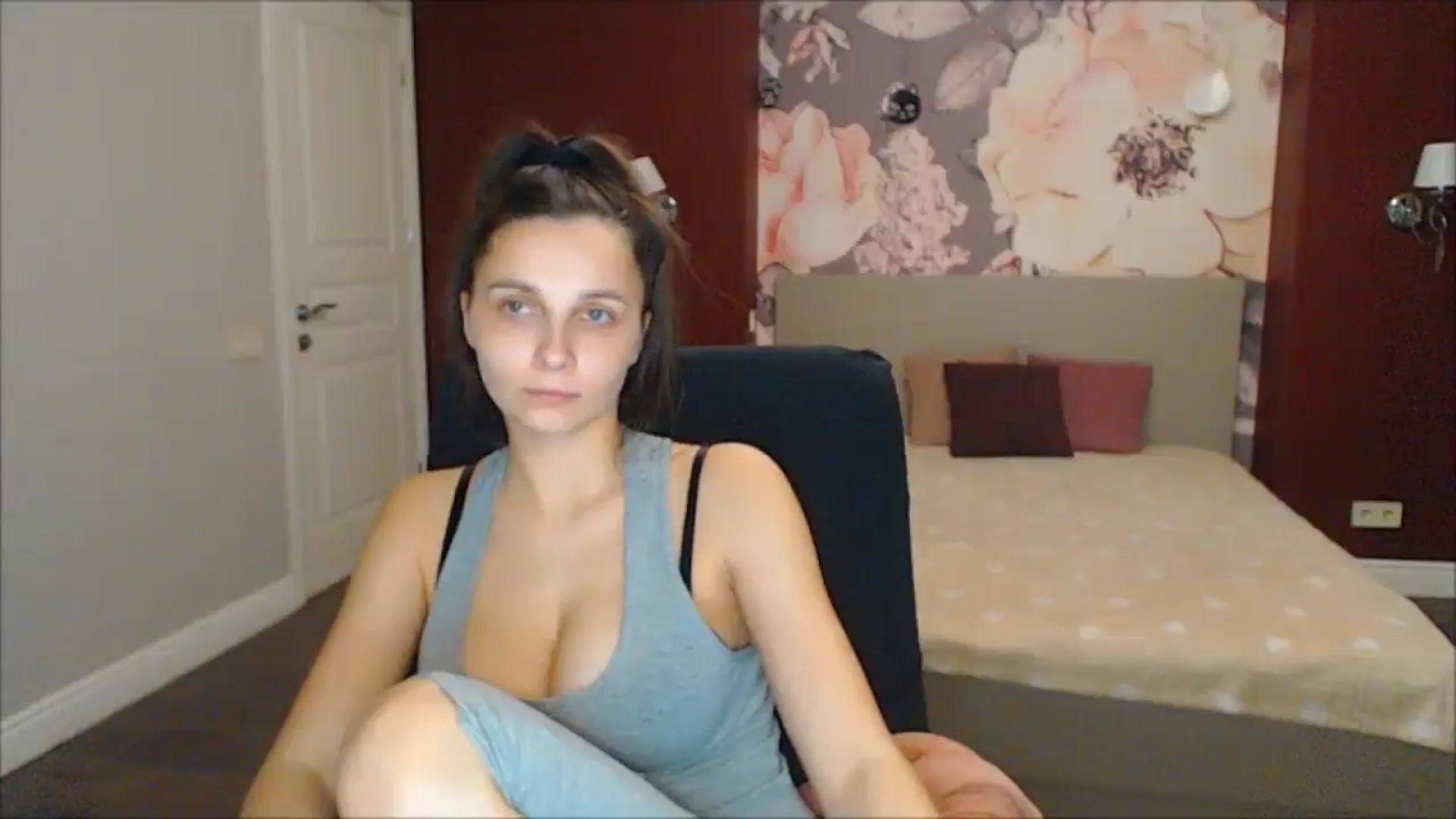 Gallery image thumbnail from Karina_Mils's myfreecams stream on, 03/08/2025, 17:25 image 16 of 20