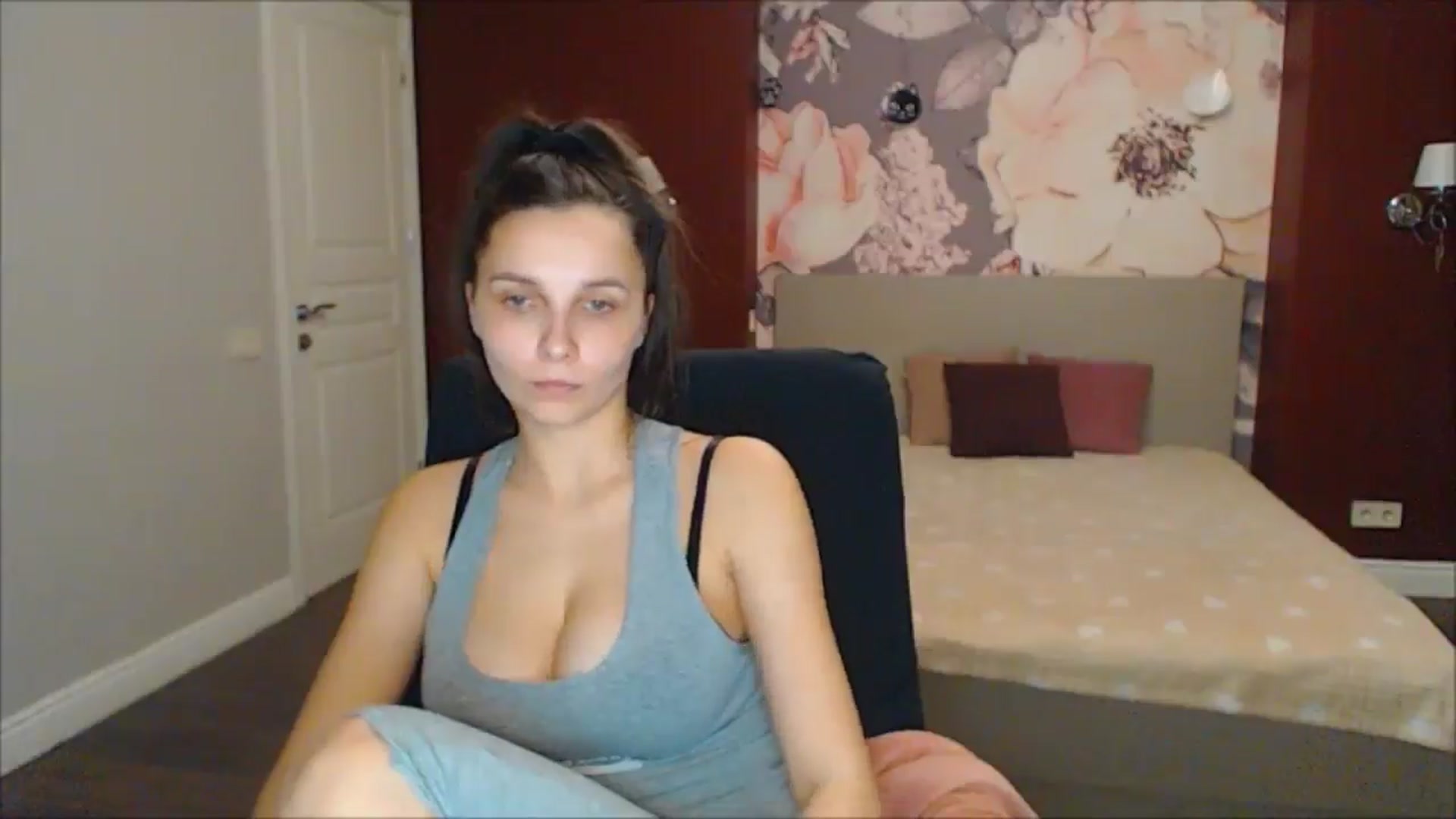 Gallery image thumbnail from Karina_Mils's myfreecams stream on, 03/08/2025, 17:25 image 13 of 20