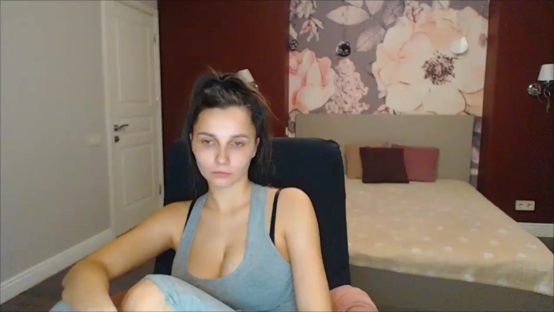 Gallery image thumbnail from Karina_Mils's myfreecams stream on, 03/08/2025, 18:57 image 13 of 20