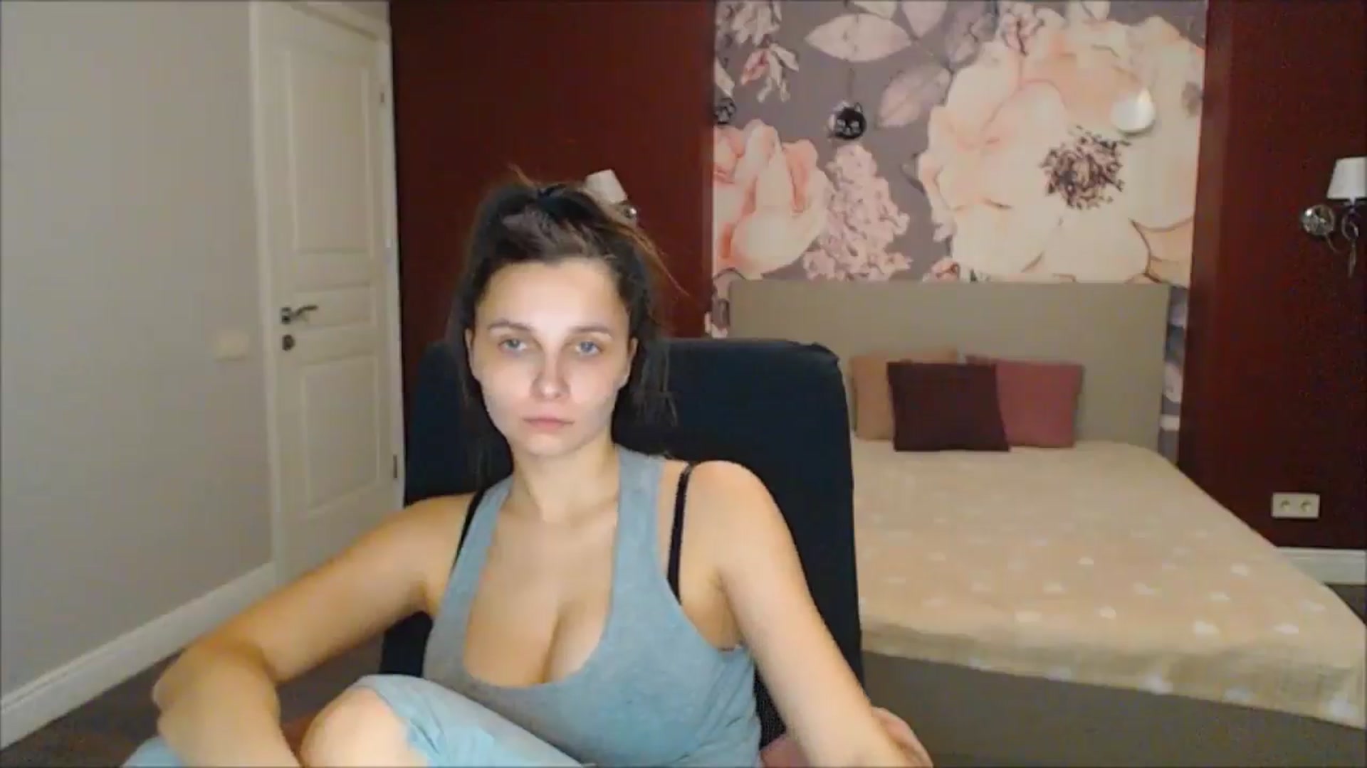 Gallery image thumbnail from Karina_Mils's myfreecams stream on, 03/08/2025, 18:57 image 12 of 20