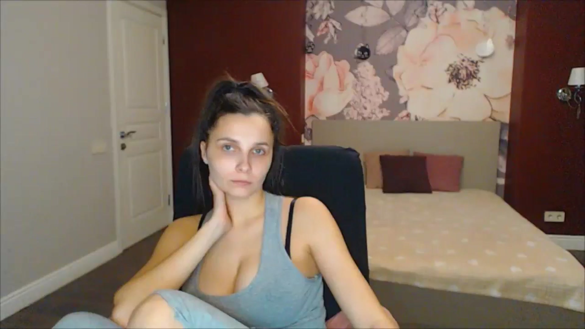 Gallery image thumbnail from Karina_Mils's myfreecams stream on, 03/08/2025, 18:57 image 17 of 20