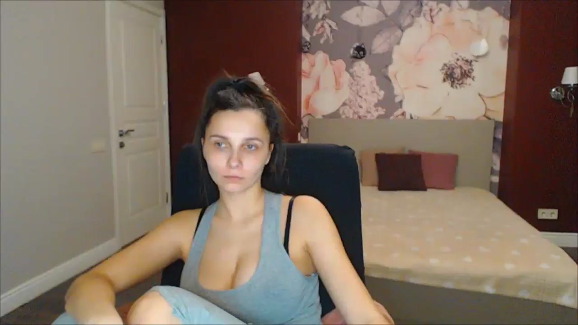 Gallery image thumbnail from Karina_Mils's myfreecams stream on, 03/08/2025, 18:57 image 14 of 20