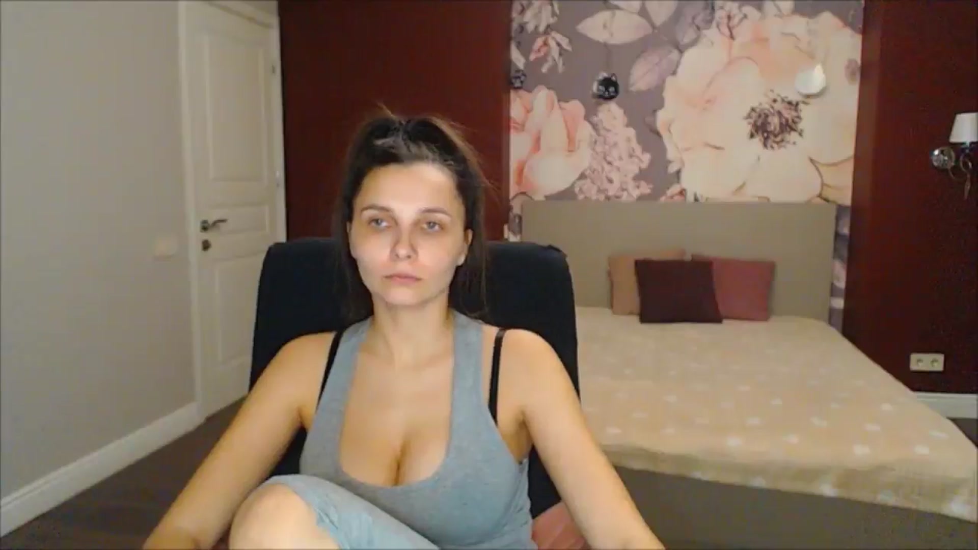 Gallery image thumbnail from Karina_Mils's myfreecams stream on, 03/08/2025, 18:57 image 7 of 20