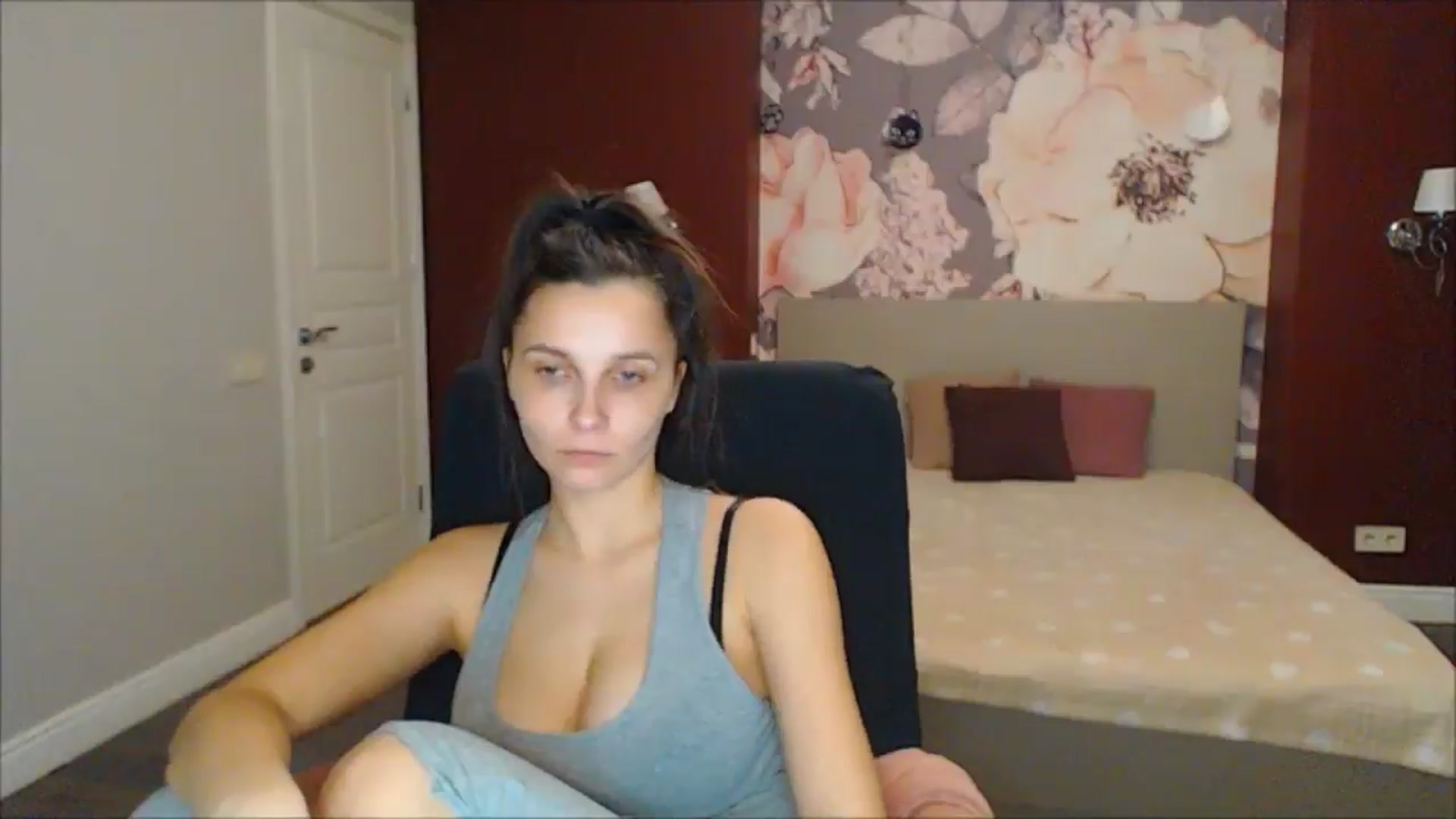 Gallery image thumbnail from Karina_Mils's myfreecams stream on, 03/08/2025, 18:57 image 15 of 20
