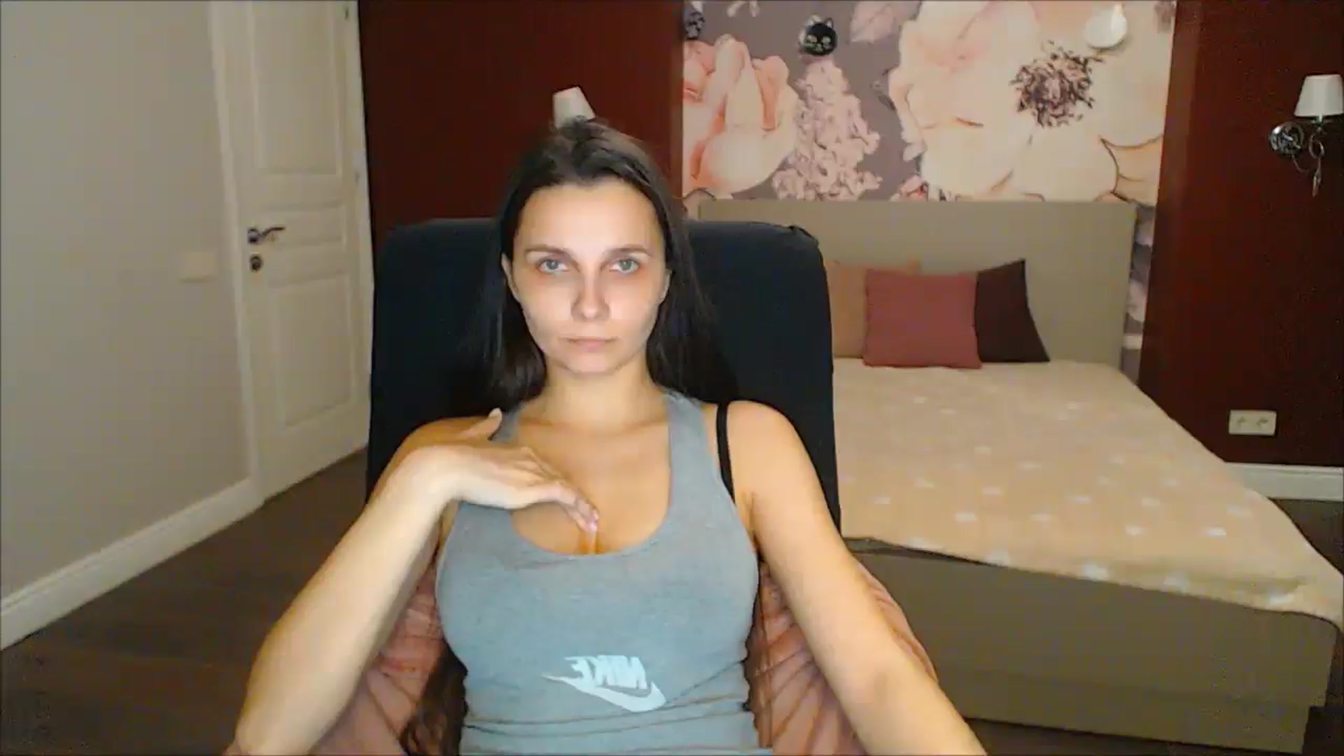 Gallery image thumbnail from Karina_Mils's myfreecams stream on, 03/15/2025, 19:02 image 17 of 20