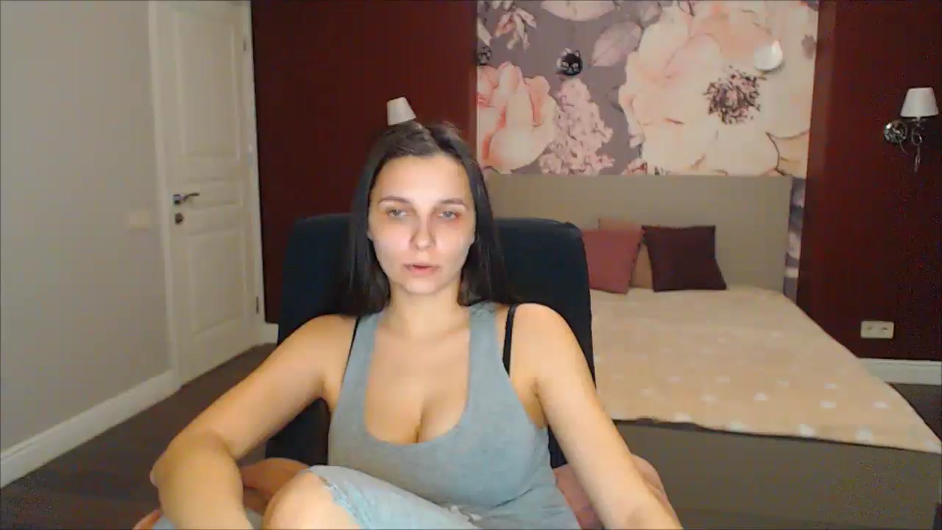 Gallery image thumbnail from Karina_Mils's myfreecams stream on, 03/16/2025, 16:55 image 10 of 20