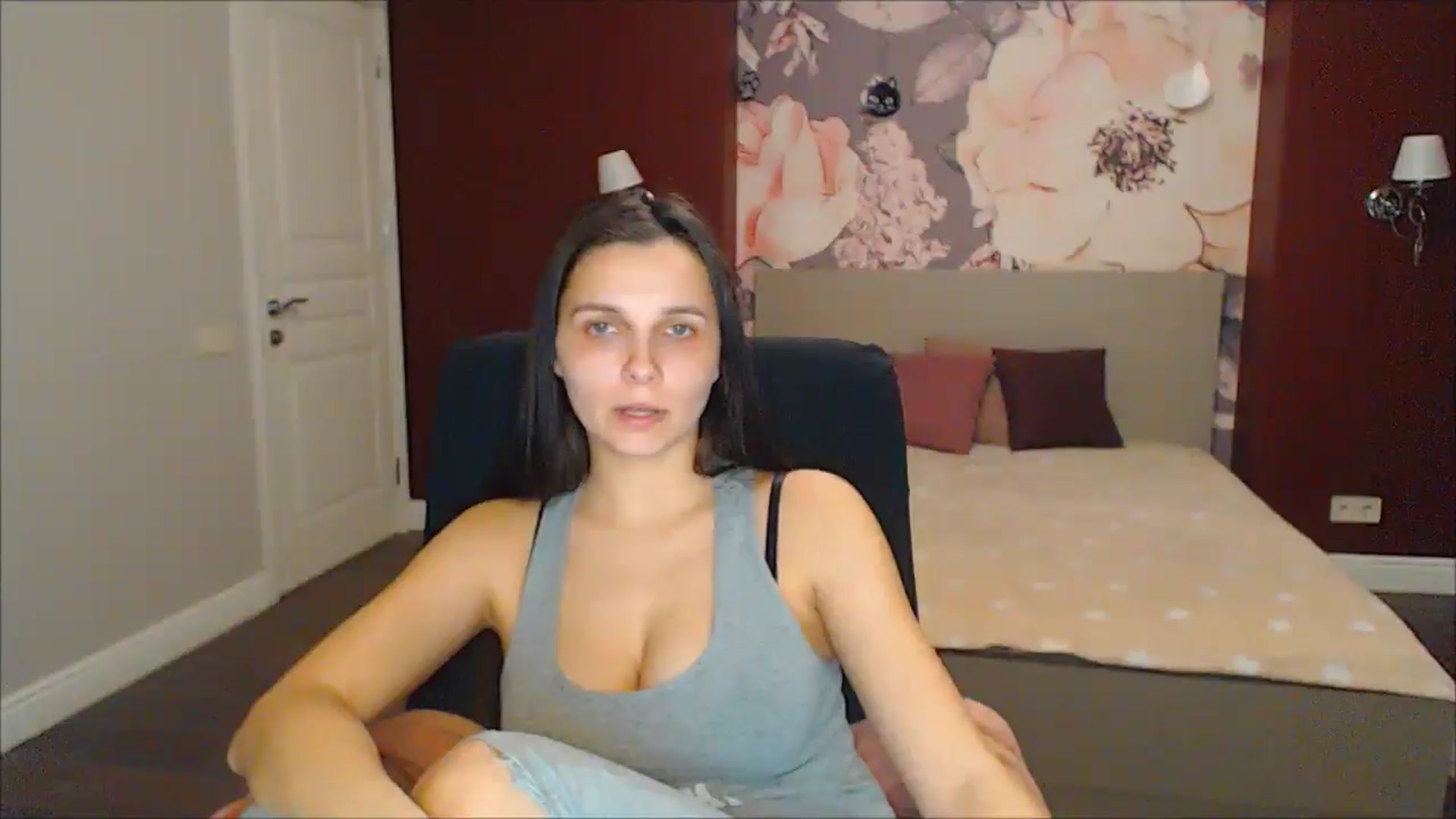 Gallery image thumbnail from Karina_Mils's myfreecams stream on, 03/16/2025, 16:55 image 15 of 20