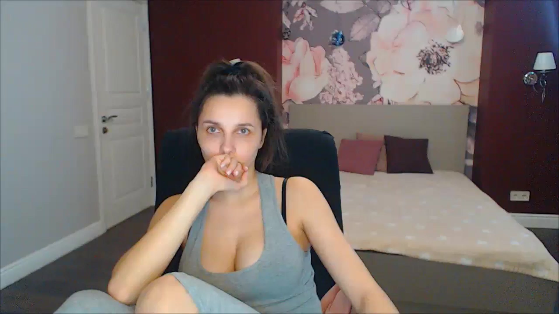 Gallery image thumbnail from Karina_Mils's myfreecams stream on, 03/17/2025, 12:14 image 17 of 20