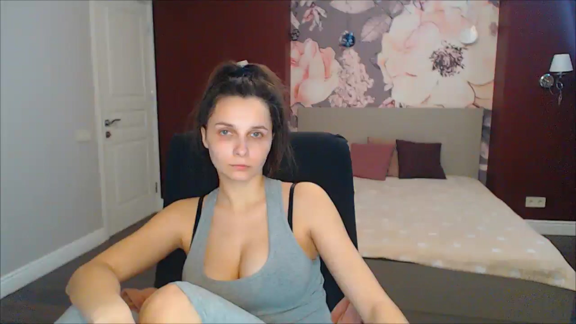 Gallery image thumbnail from Karina_Mils's myfreecams stream on, 03/17/2025, 12:14 image 18 of 20
