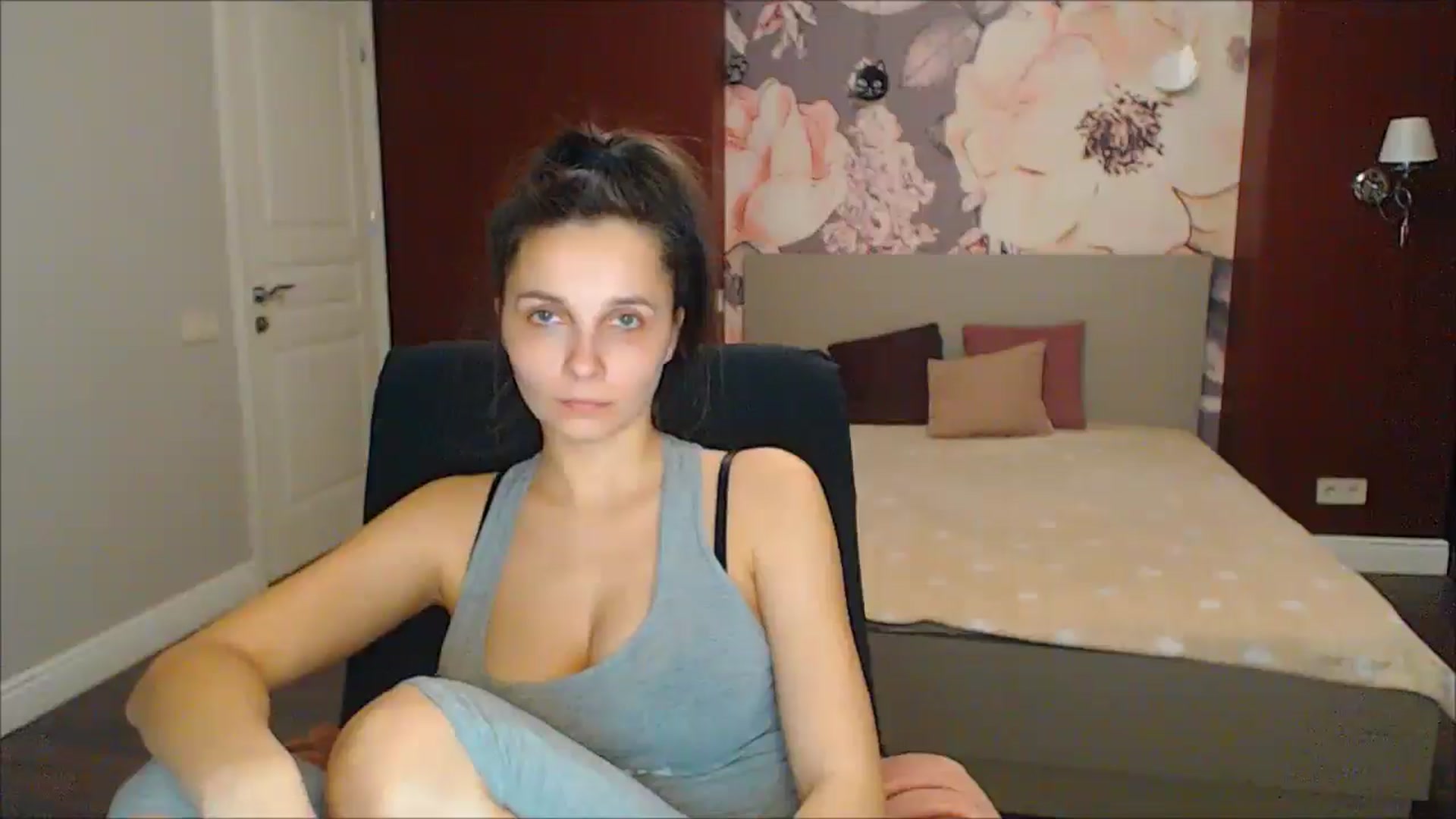 Gallery image thumbnail from Karina_Mils's myfreecams stream on, 03/21/2025, 17:13 image 6 of 20