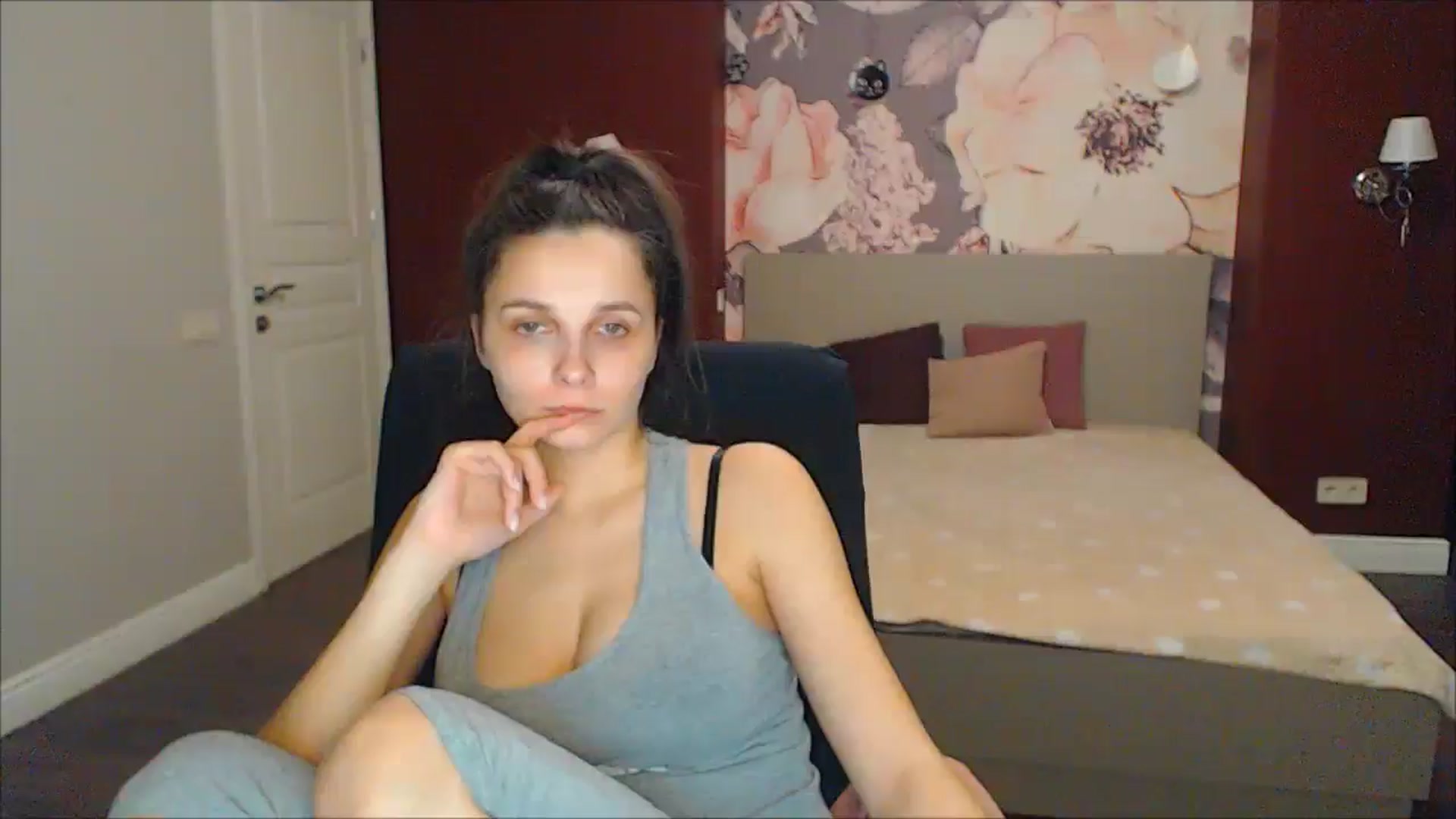 Gallery image thumbnail from Karina_Mils's myfreecams stream on, 03/21/2025, 17:13 image 18 of 20