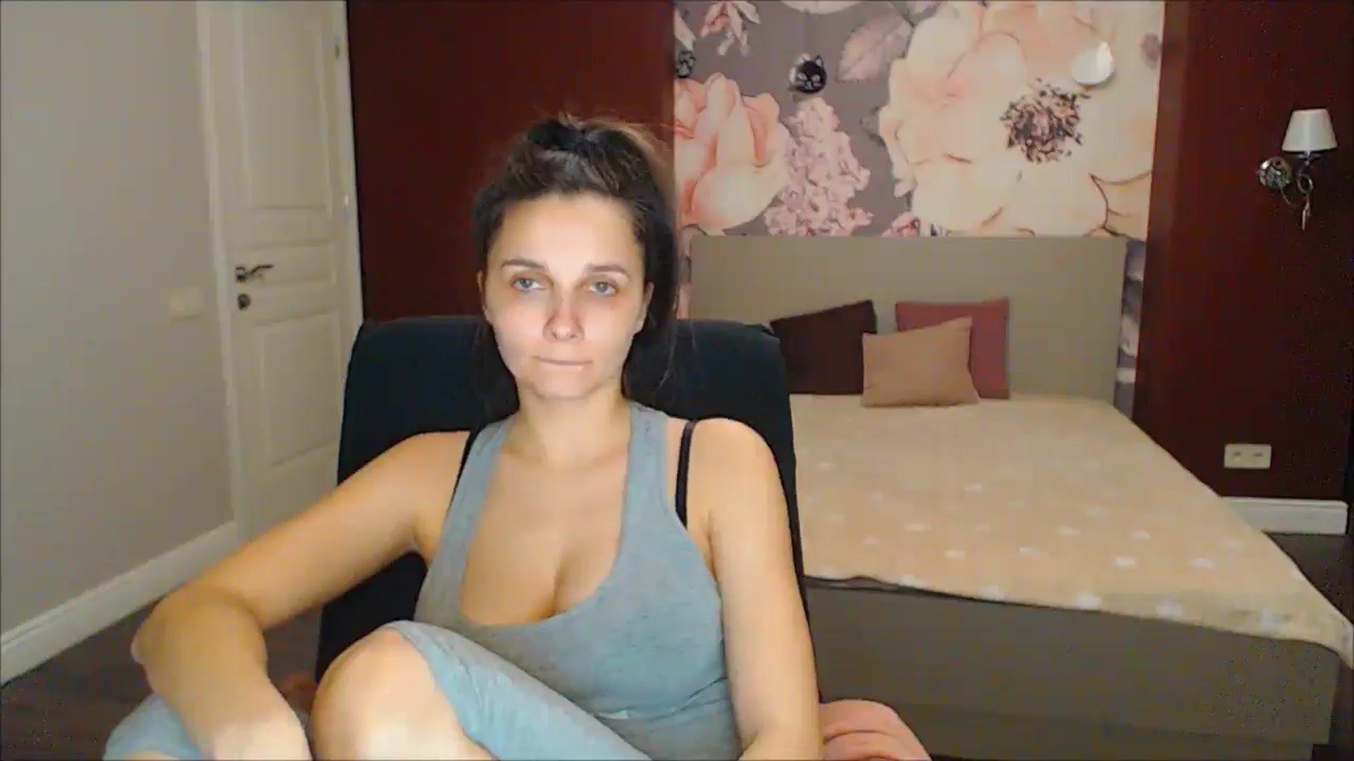 Gallery image thumbnail from Karina_Mils's myfreecams stream on, 03/21/2025, 17:13 image 4 of 20