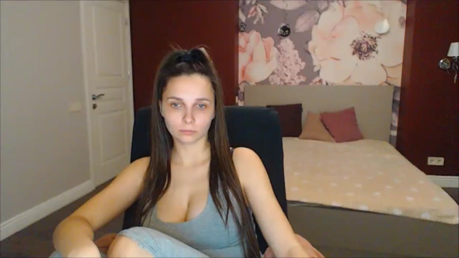Gallery image thumbnail from Karina_Mils's myfreecams stream on, 03/22/2025, 16:58 image 10 of 20