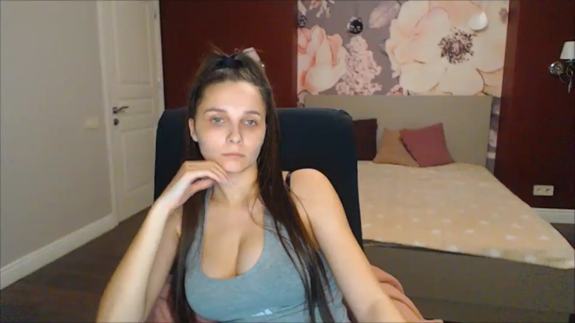 Gallery image thumbnail from Karina_Mils's myfreecams stream on, 03/22/2025, 18:33 image 10 of 20