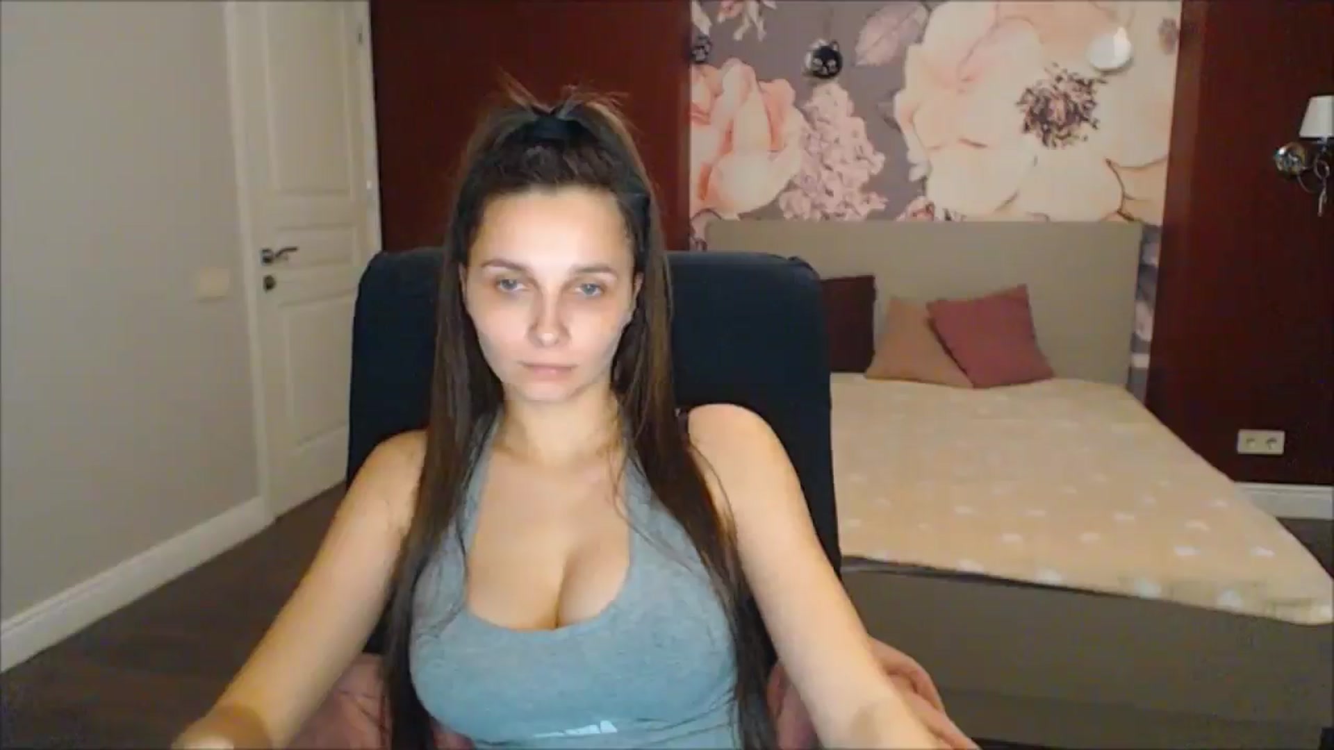 Gallery image thumbnail from Karina_Mils's myfreecams stream on, 03/22/2025, 18:33 image 14 of 20