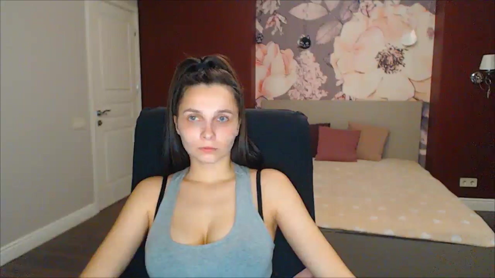 Gallery image thumbnail from Karina_Mils's myfreecams stream on, 03/23/2025, 15:41 image 14 of 20