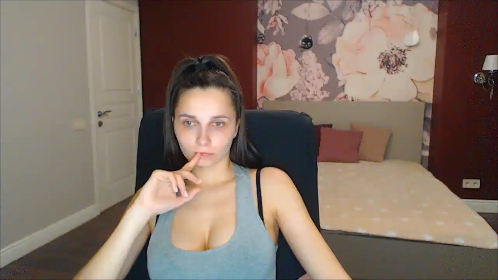 Gallery image thumbnail from Karina_Mils's myfreecams stream on, 03/23/2025, 15:41 image 13 of 20