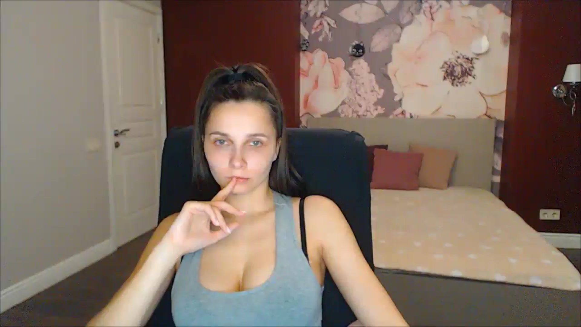 Gallery image thumbnail from Karina_Mils's myfreecams stream on, 03/23/2025, 15:41 image 12 of 20