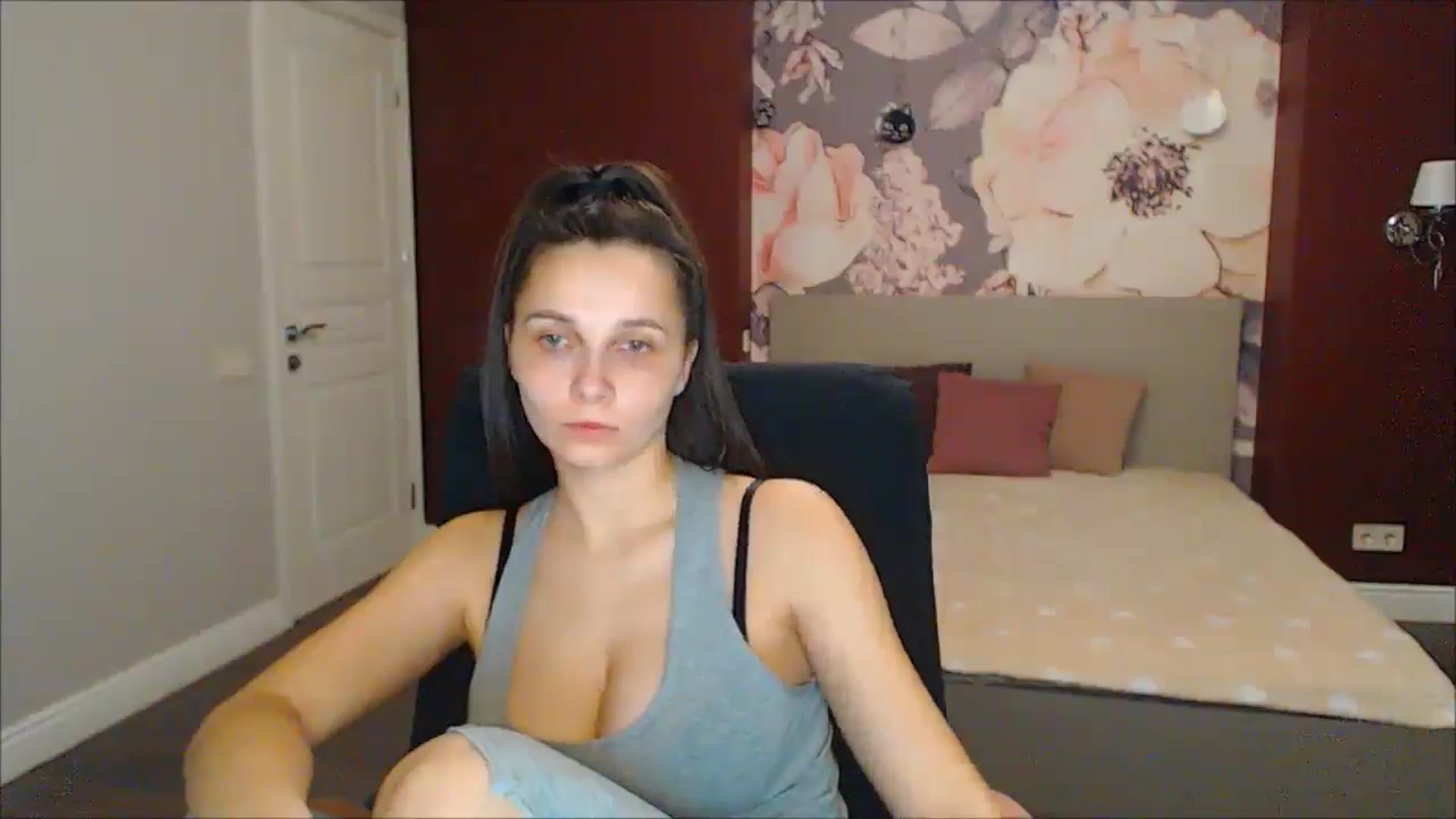 Gallery image thumbnail from Karina_Mils's myfreecams stream on, 03/23/2025, 15:41 image 16 of 20