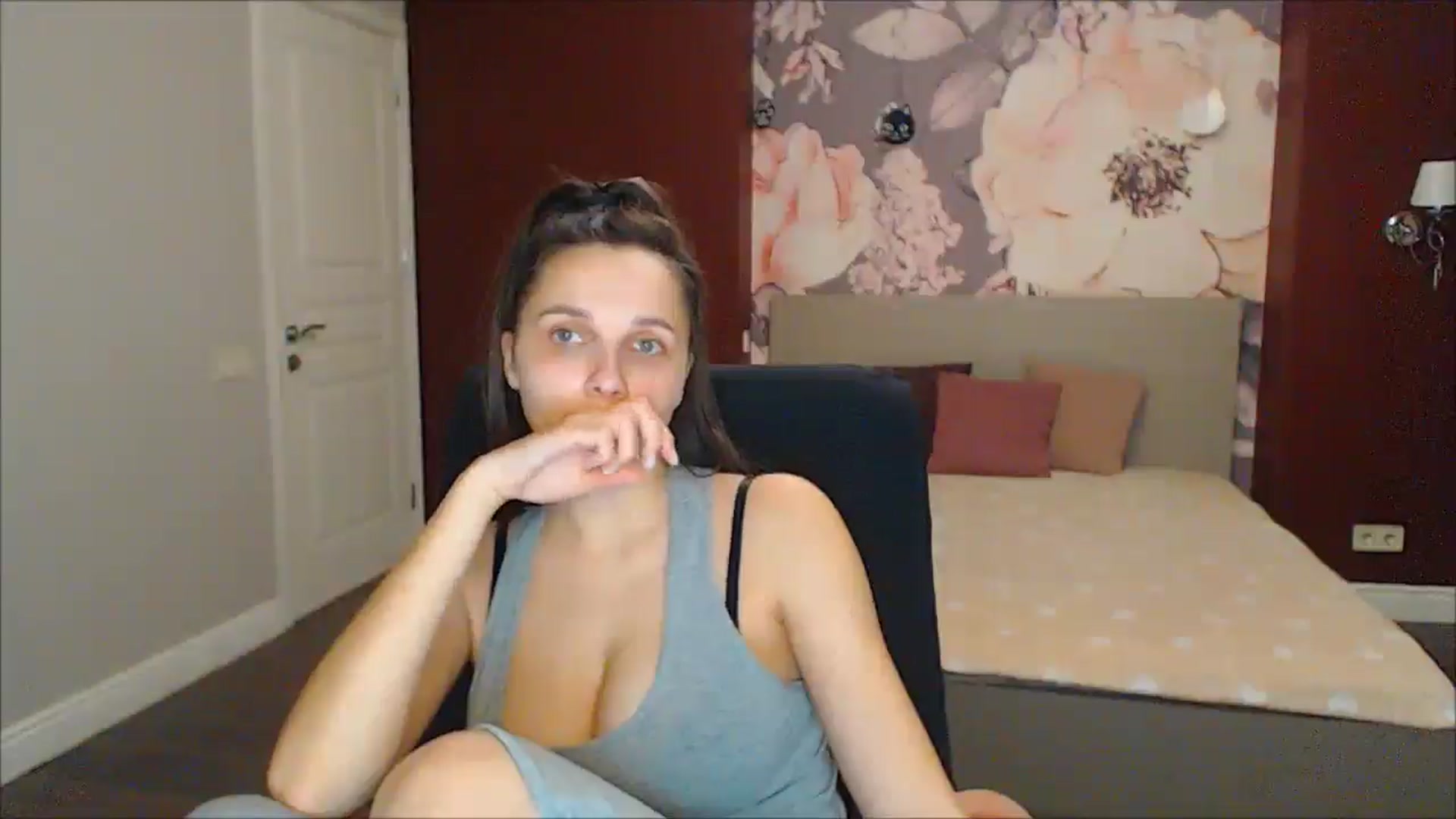 Gallery image thumbnail from Karina_Mils's myfreecams stream on, 03/23/2025, 15:41 image 17 of 20