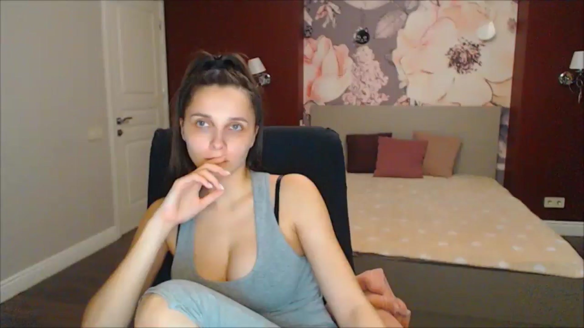 Gallery image thumbnail from Karina_Mils's myfreecams stream on, 03/23/2025, 16:57 image 5 of 20