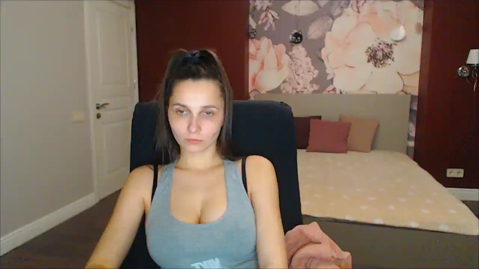 Gallery image thumbnail from Karina_Mils's myfreecams stream on, 03/23/2025, 16:57 image 17 of 20