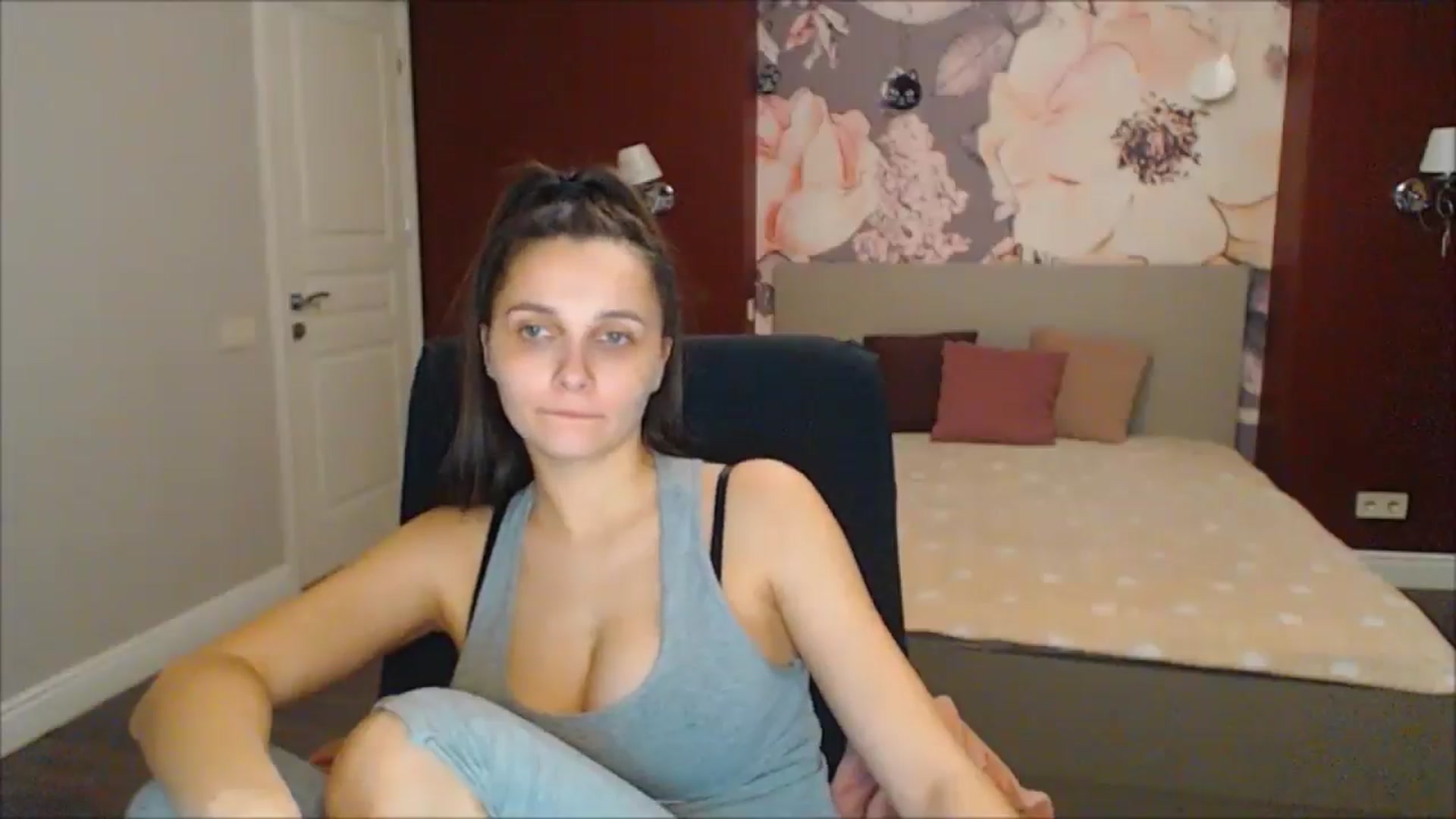 Gallery image thumbnail from Karina_Mils's myfreecams stream on, 03/23/2025, 16:57 image 12 of 20