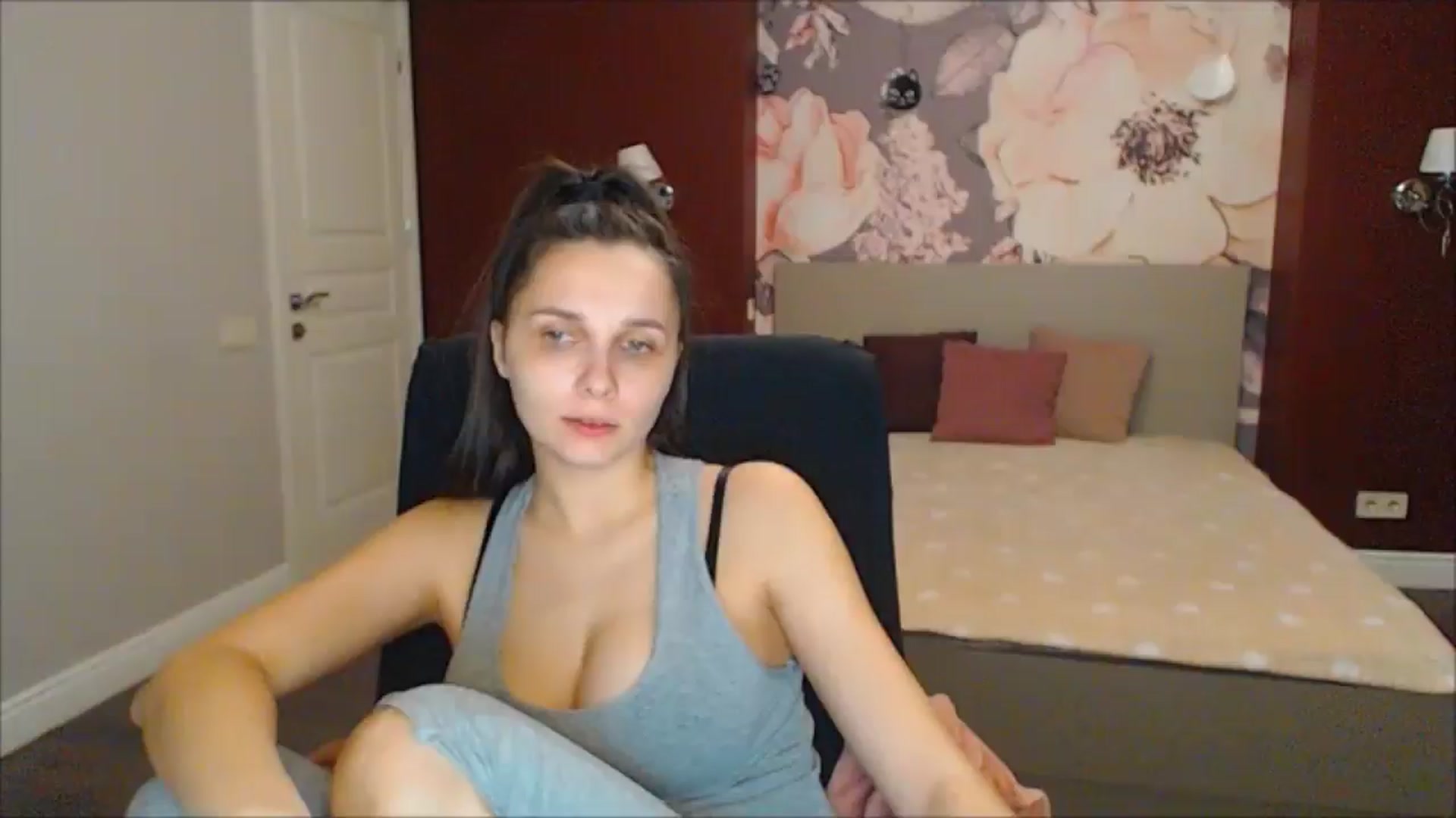 Gallery image thumbnail from Karina_Mils's myfreecams stream on, 03/23/2025, 16:57 image 11 of 20