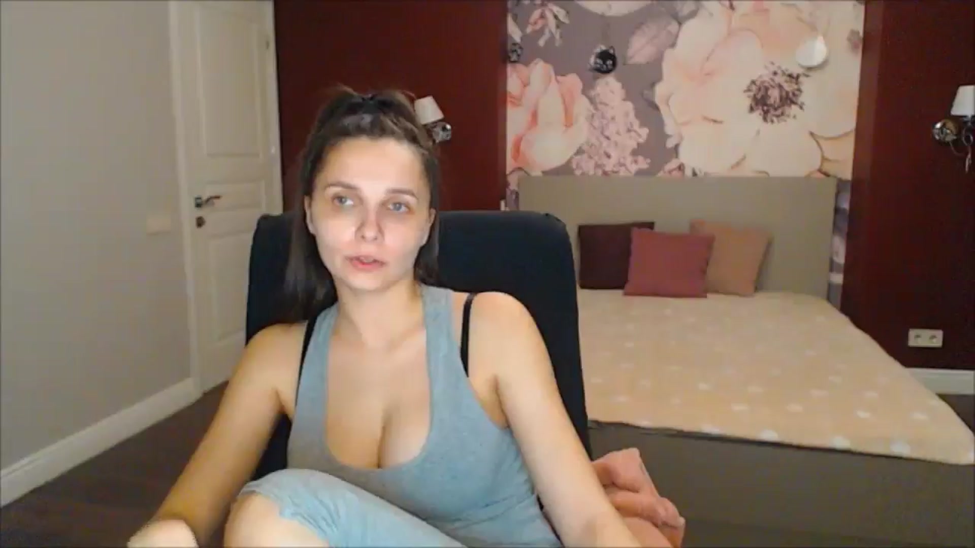 Gallery image thumbnail from Karina_Mils's myfreecams stream on, 03/23/2025, 16:57 image 7 of 20