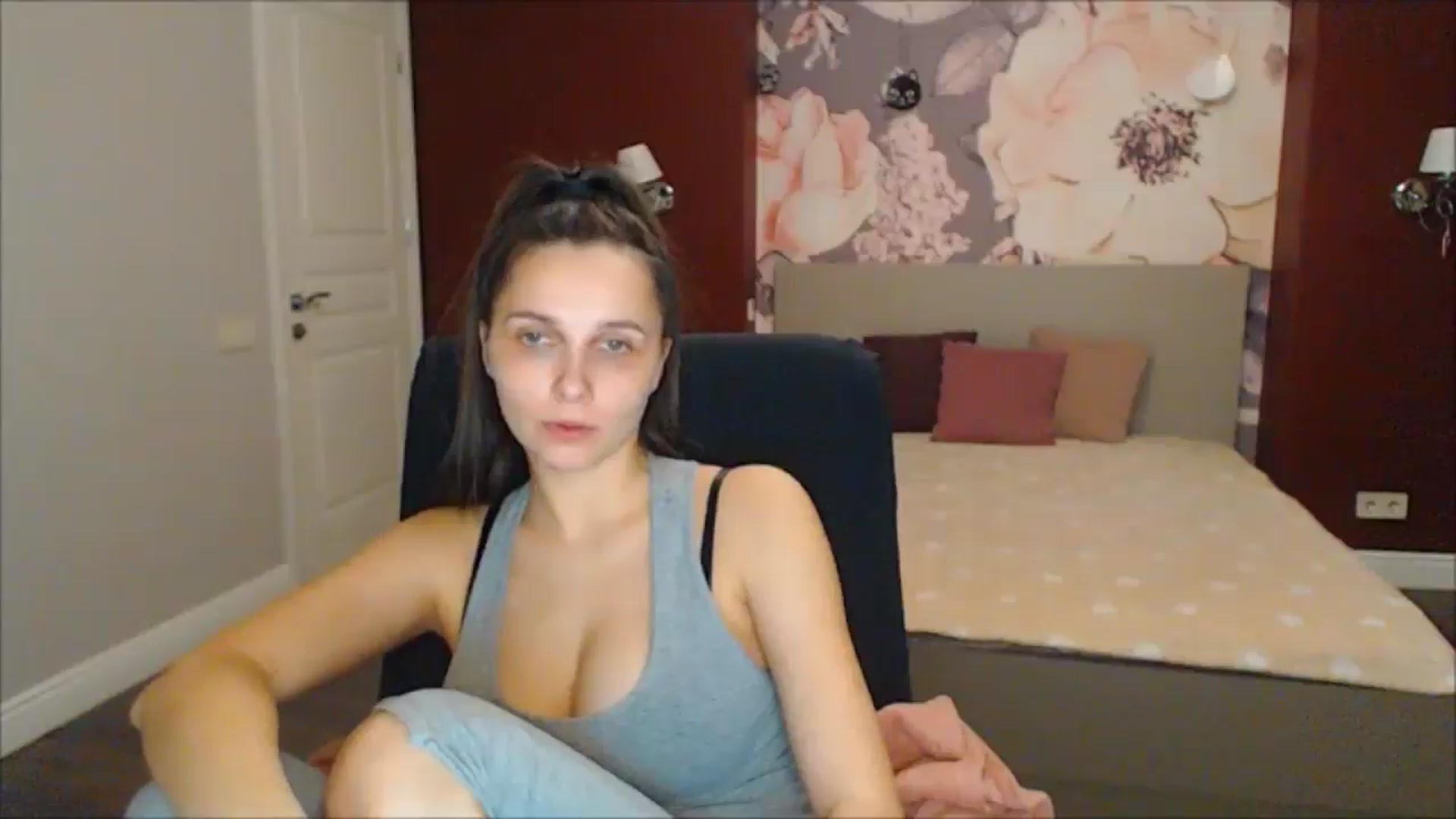Gallery image thumbnail from Karina_Mils's myfreecams stream on, 03/23/2025, 16:57 image 14 of 20