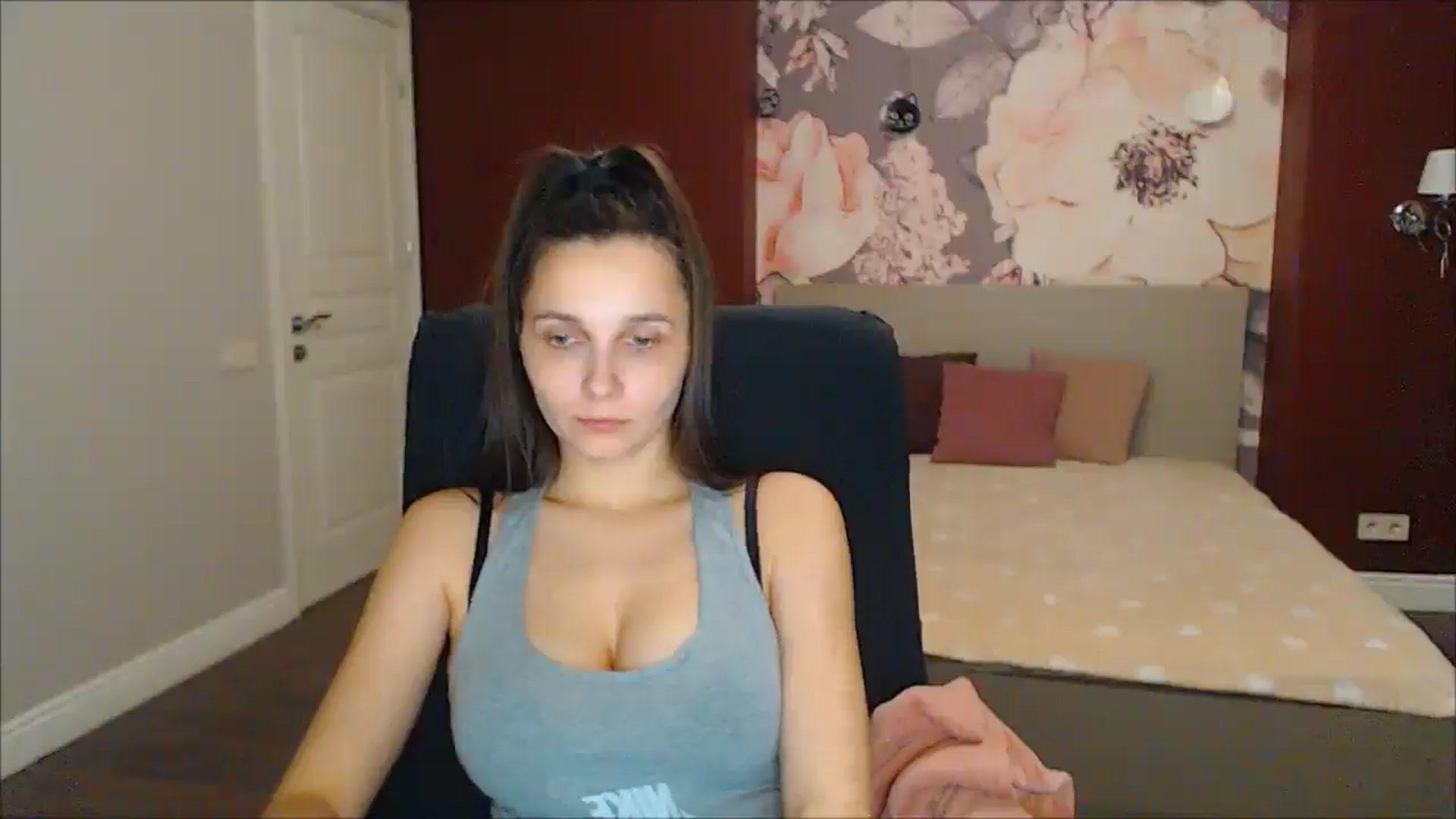 Gallery image thumbnail from Karina_Mils's myfreecams stream on, 03/23/2025, 16:57 image 16 of 20