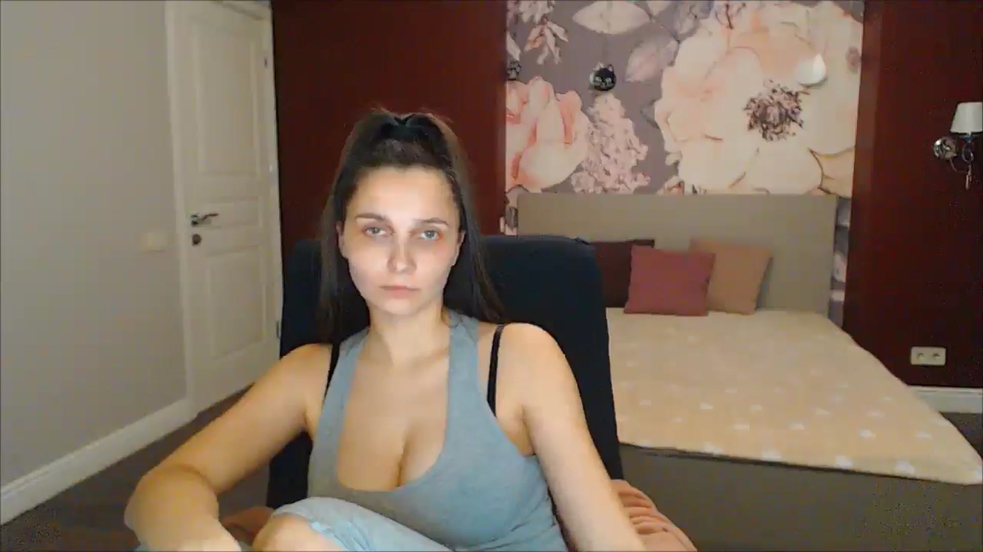 Gallery image thumbnail from Karina_Mils's myfreecams stream on, 03/23/2025, 18:43 image 12 of 20