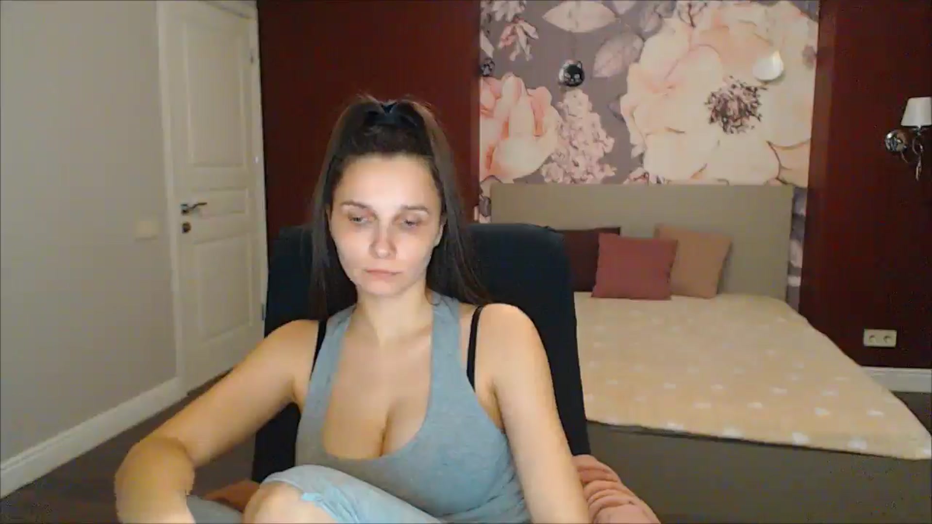 Gallery image thumbnail from Karina_Mils's myfreecams stream on, 03/23/2025, 18:43 image 6 of 20